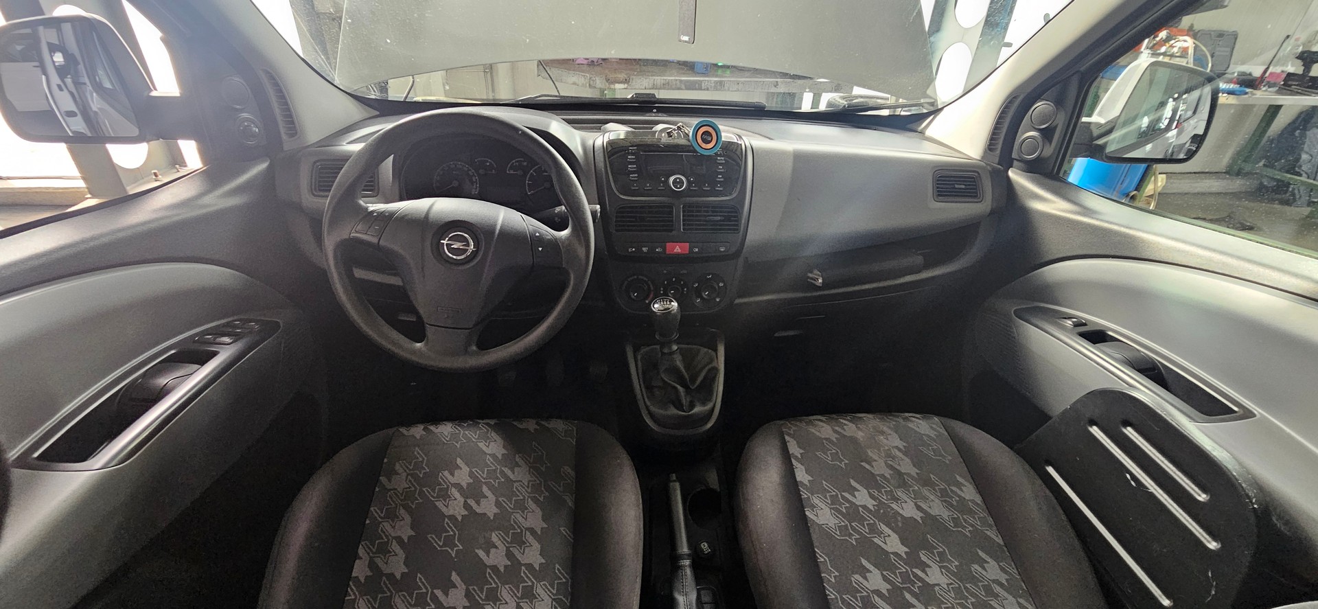 OPEL Behindertengerecht-Rampe / 4-Sitze & ein Rollstuhlfahrer/in-image-14