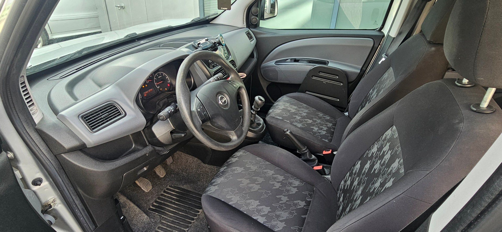 OPEL Behindertengerecht-Rampe / 4-Sitze & ein Rollstuhlfahrer/in-image-7