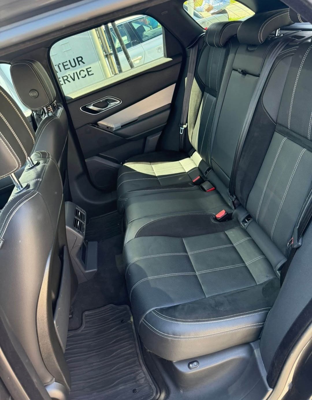 LAND ROVER 2.0 T 300 R-Dynamic S-image-4