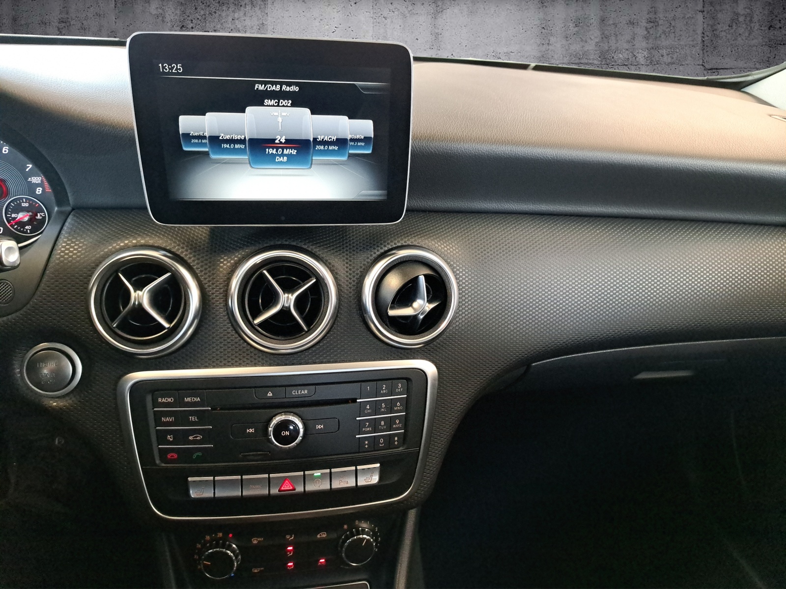 MERCEDES-BENZ A-CLASS W176 A 200 Style-image-13