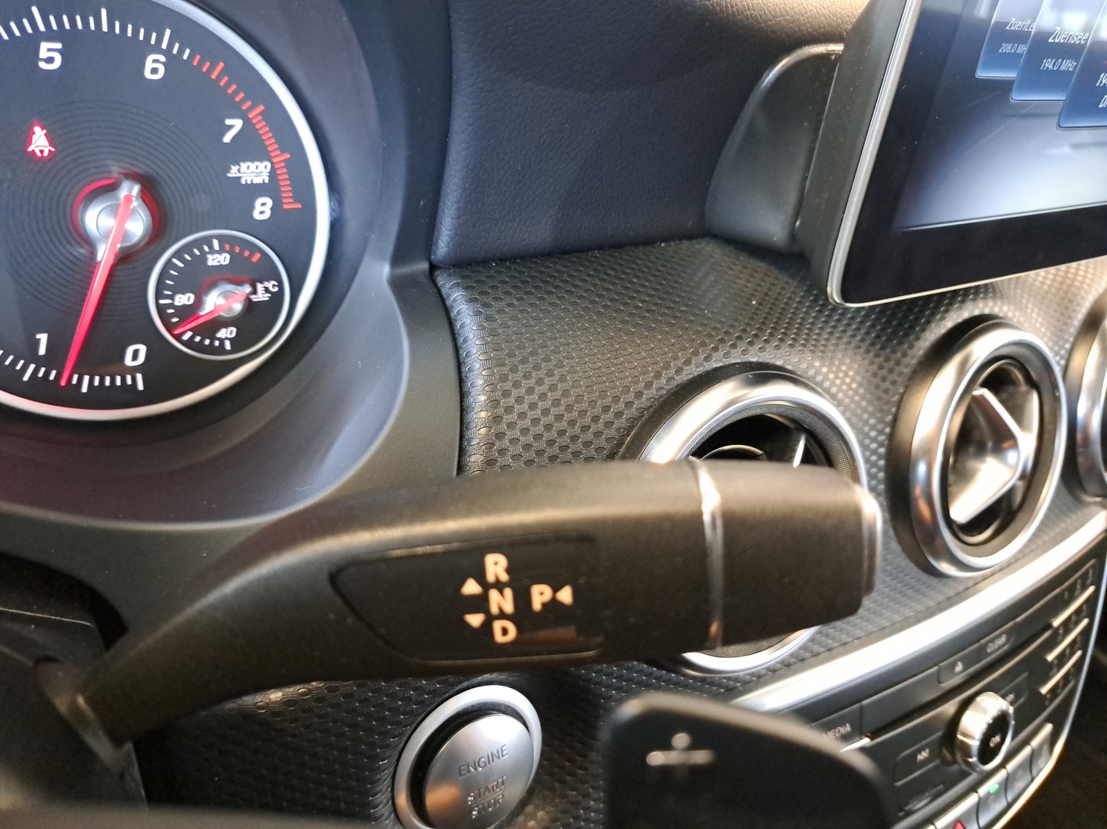 MERCEDES-BENZ A-CLASS W176 A 200 Style-image-12