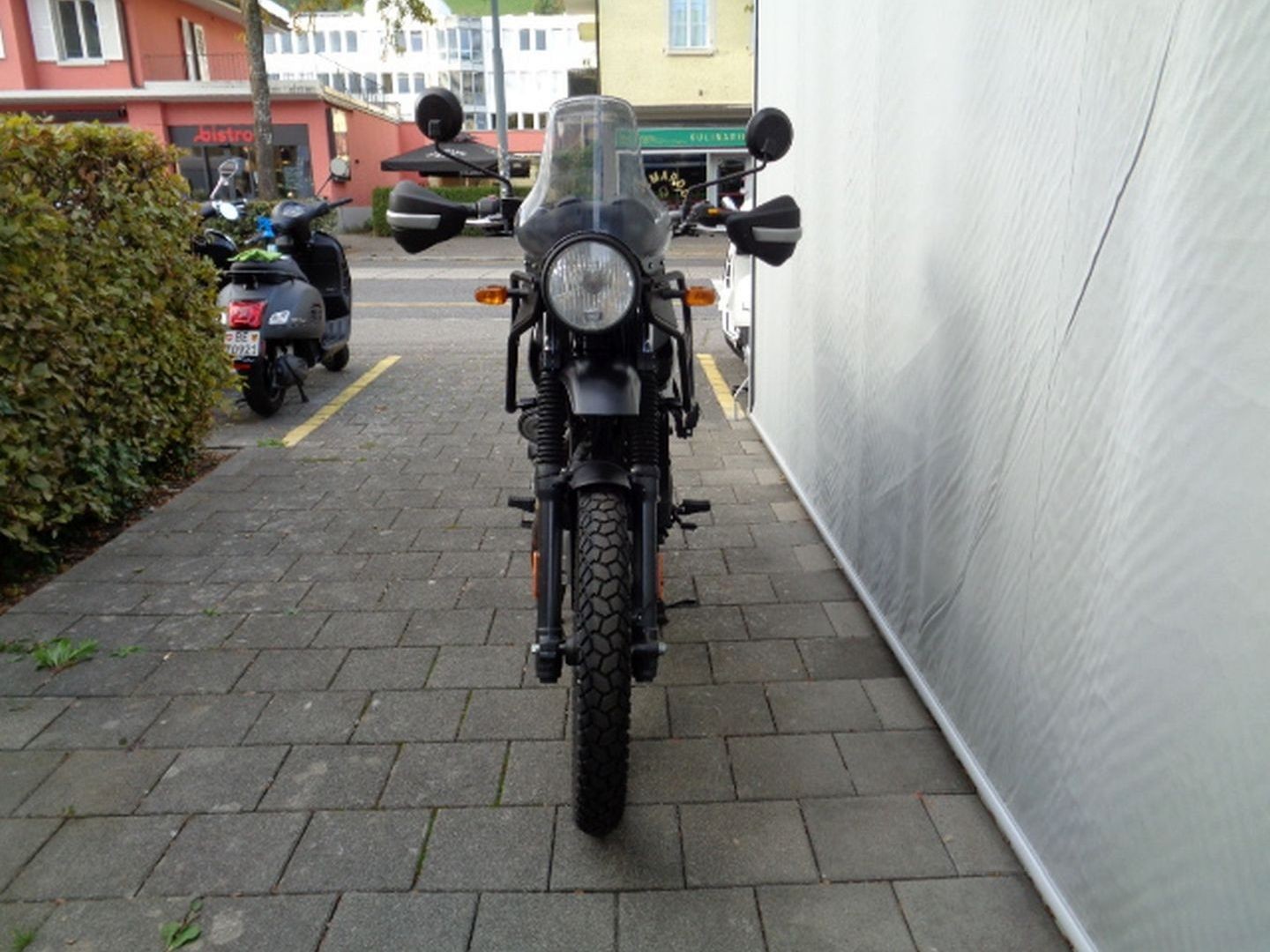 ROYAL ENFIELD HIMALAYAN 400 E5-showroom-element-2