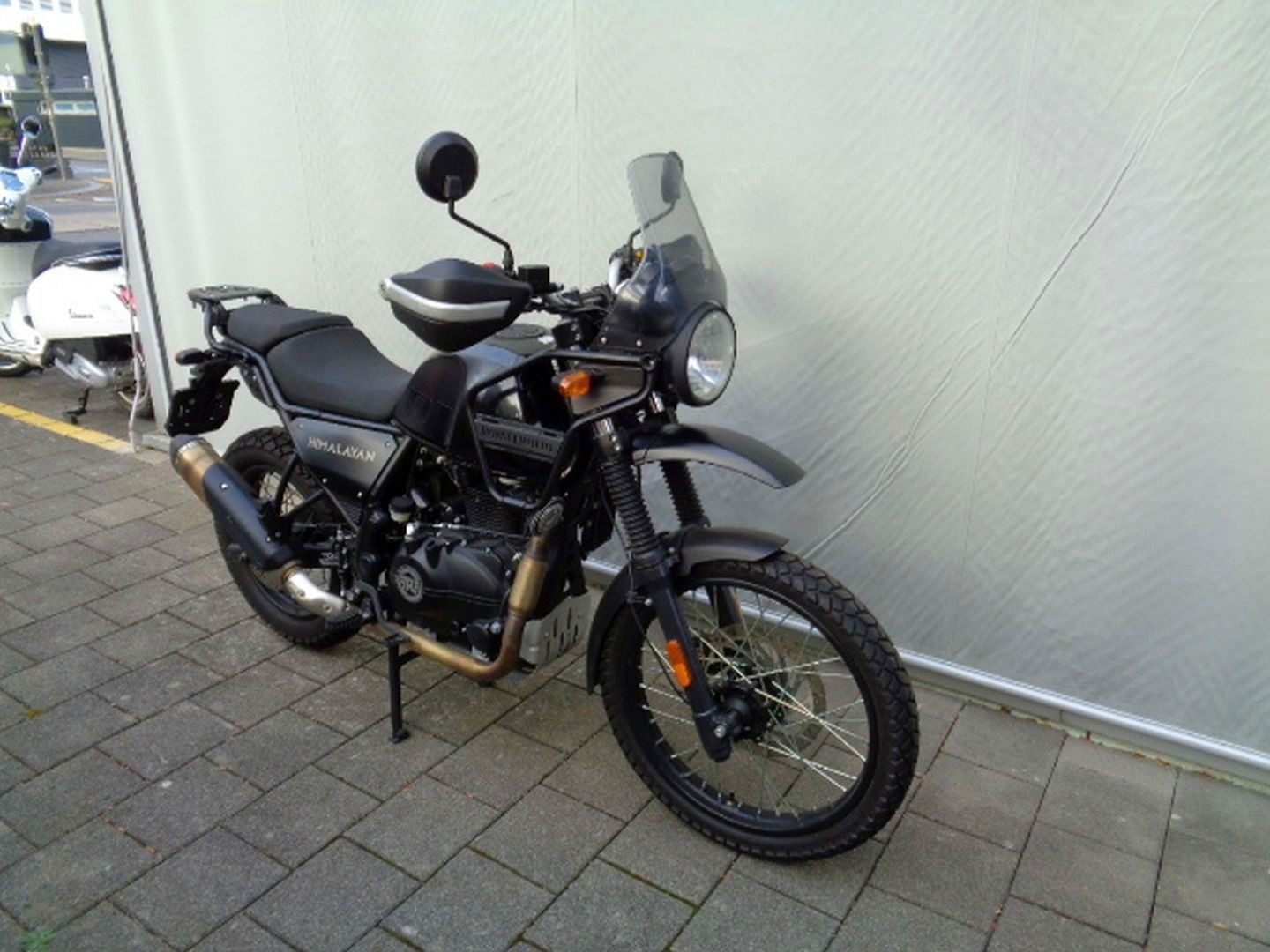 ROYAL ENFIELD HIMALAYAN 400 E5-showroom-element-1