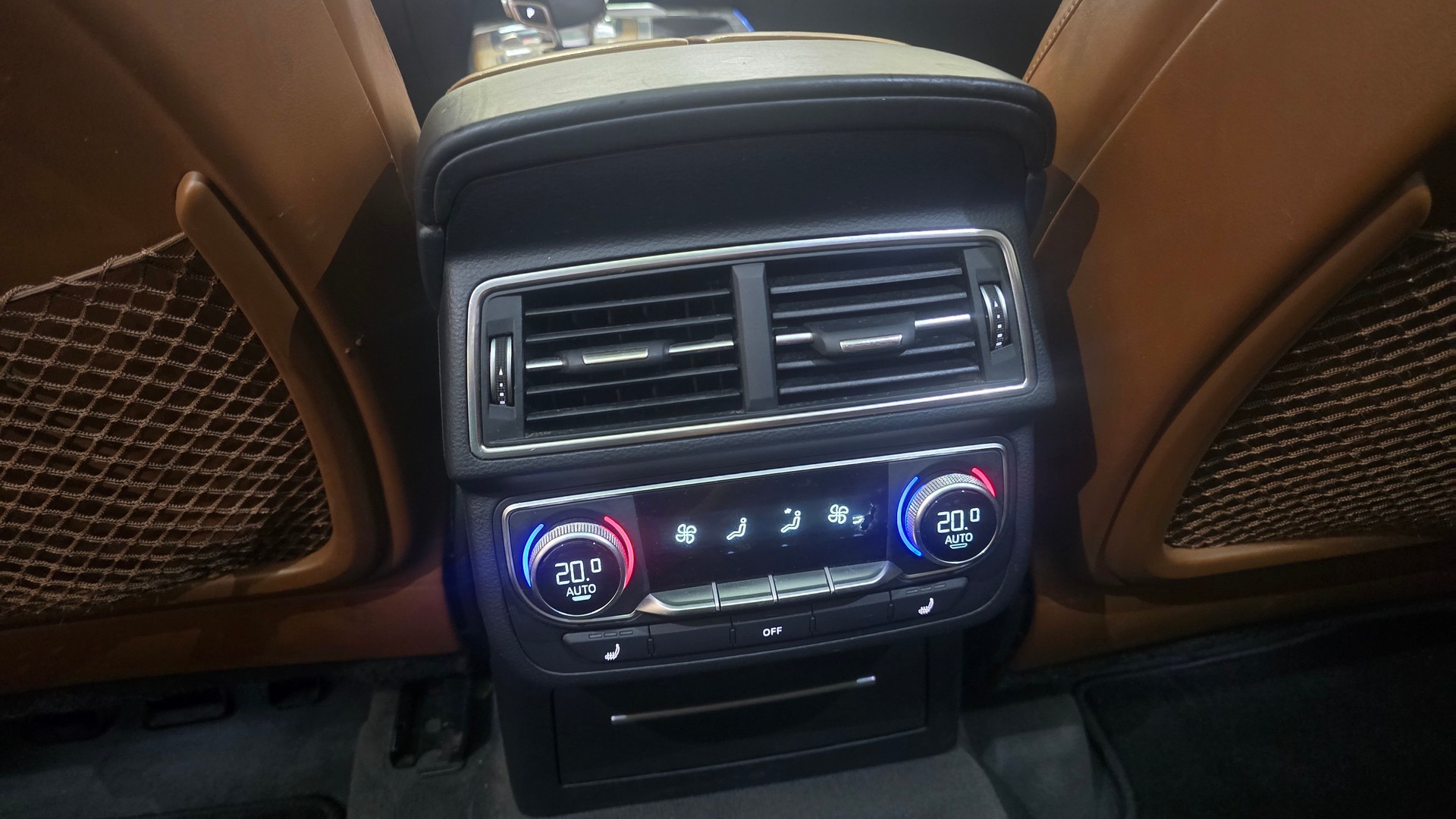AUDI SQ7 4.0 TDI quattro tiptronic-image-13