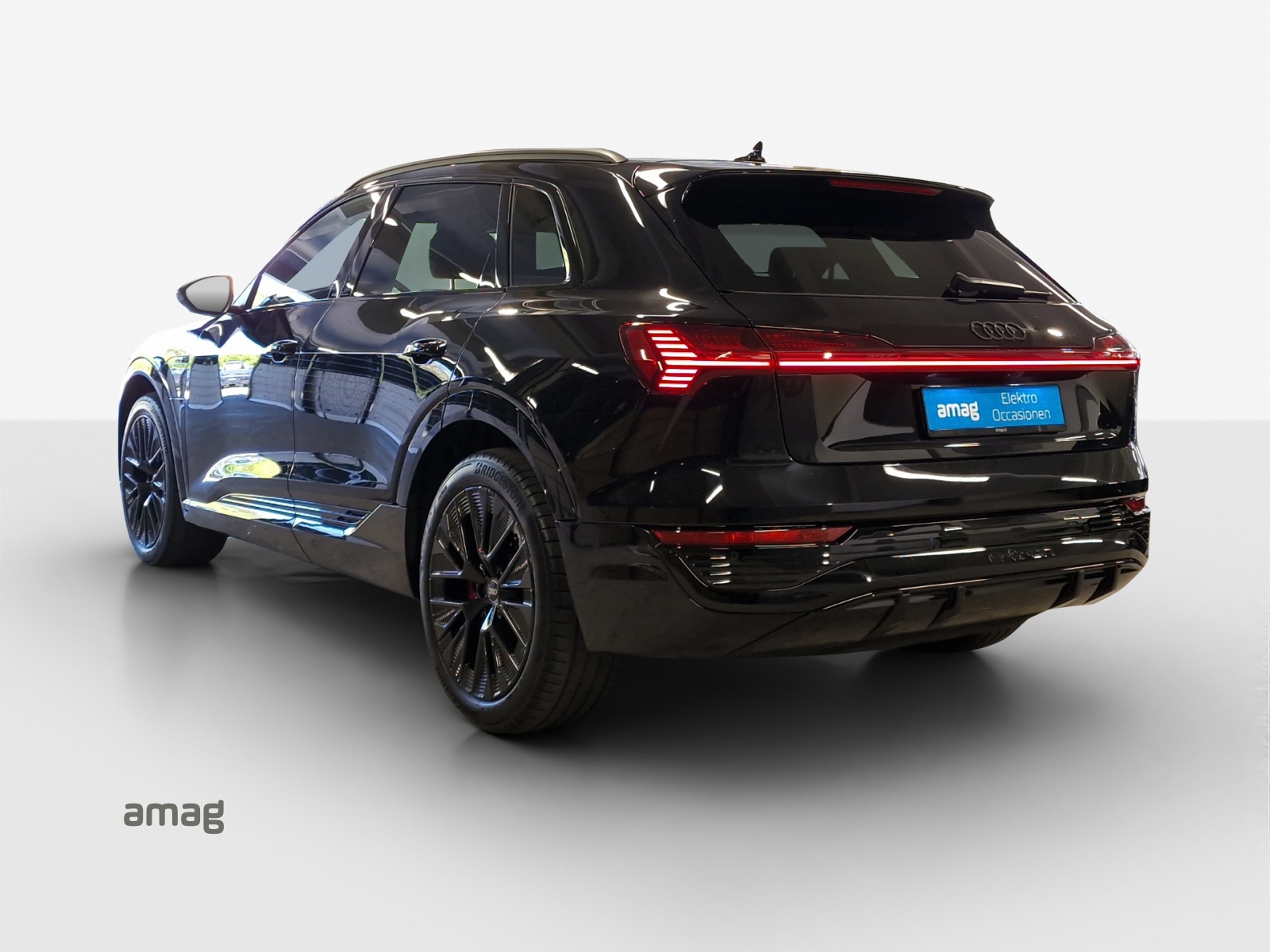 AUDI Q8 55 e-tron Black Edition quattro-showroom-element-2