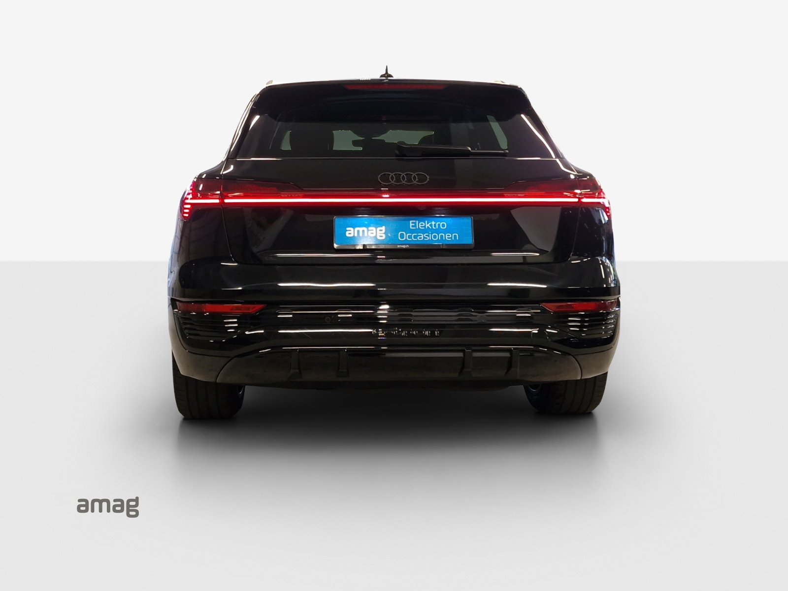 AUDI Q8 55 e-tron Black Edition quattro-showroom-element-3