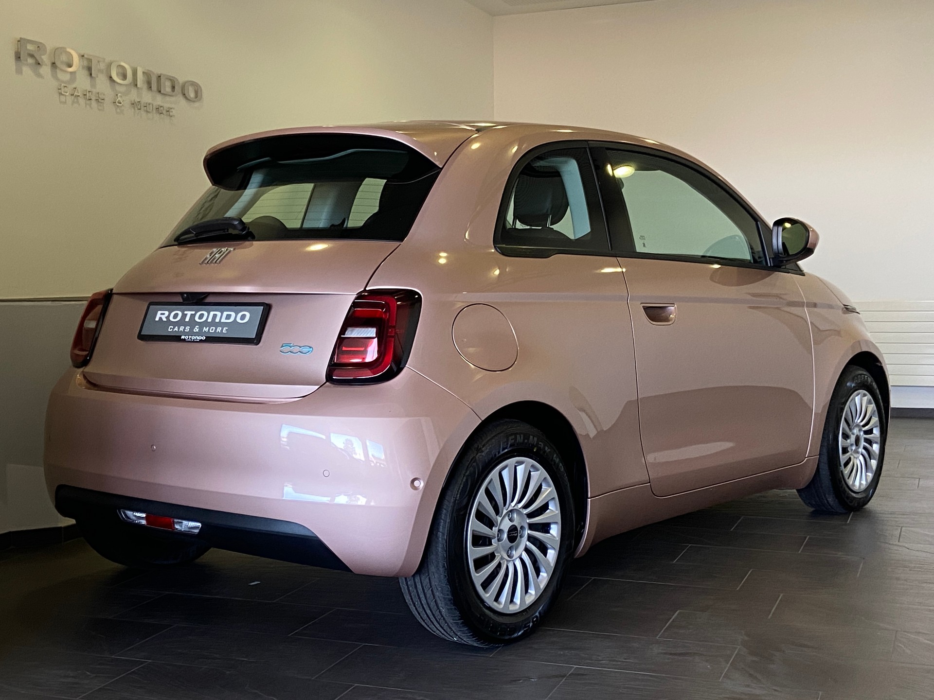 FIAT 500 electric 118PS Vita-showroom-element-1