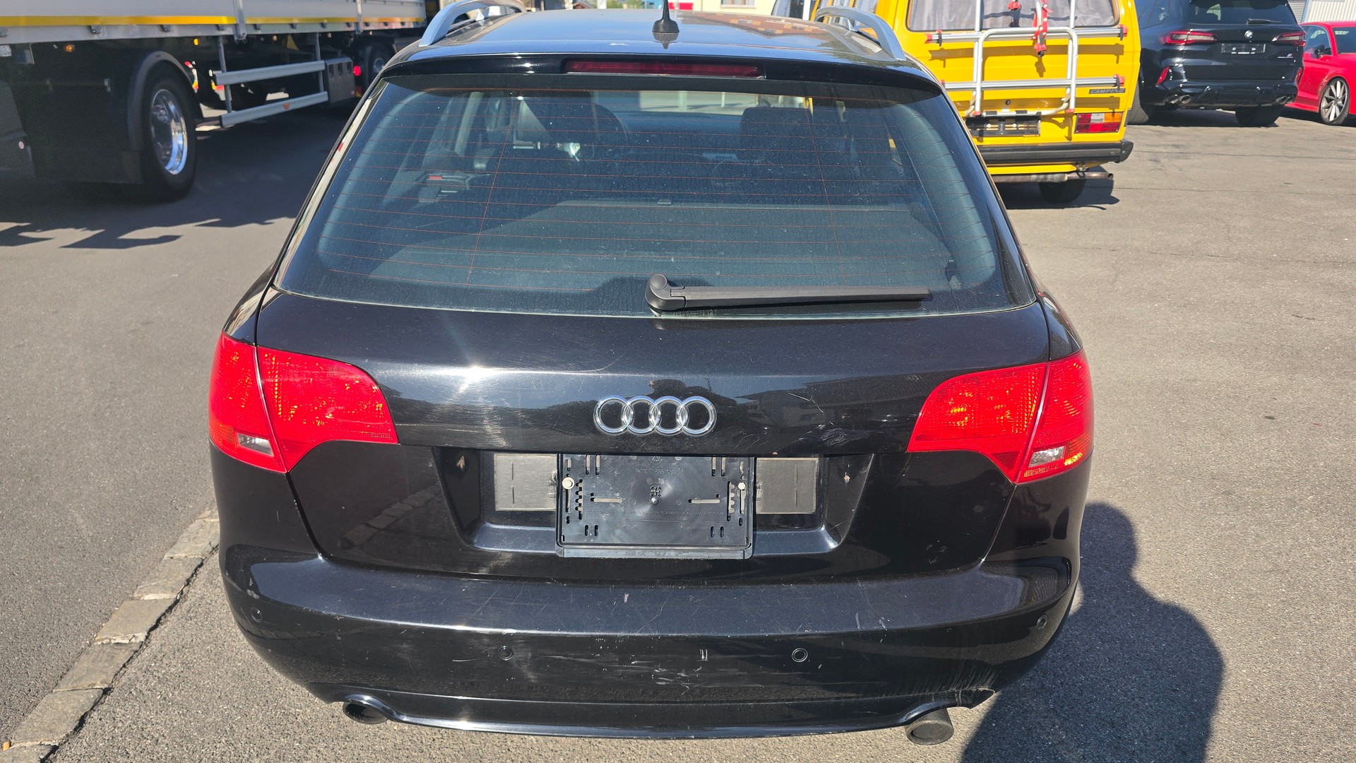 AUDI A4 Avant 2.0 Turbo FSI quattro-image-2