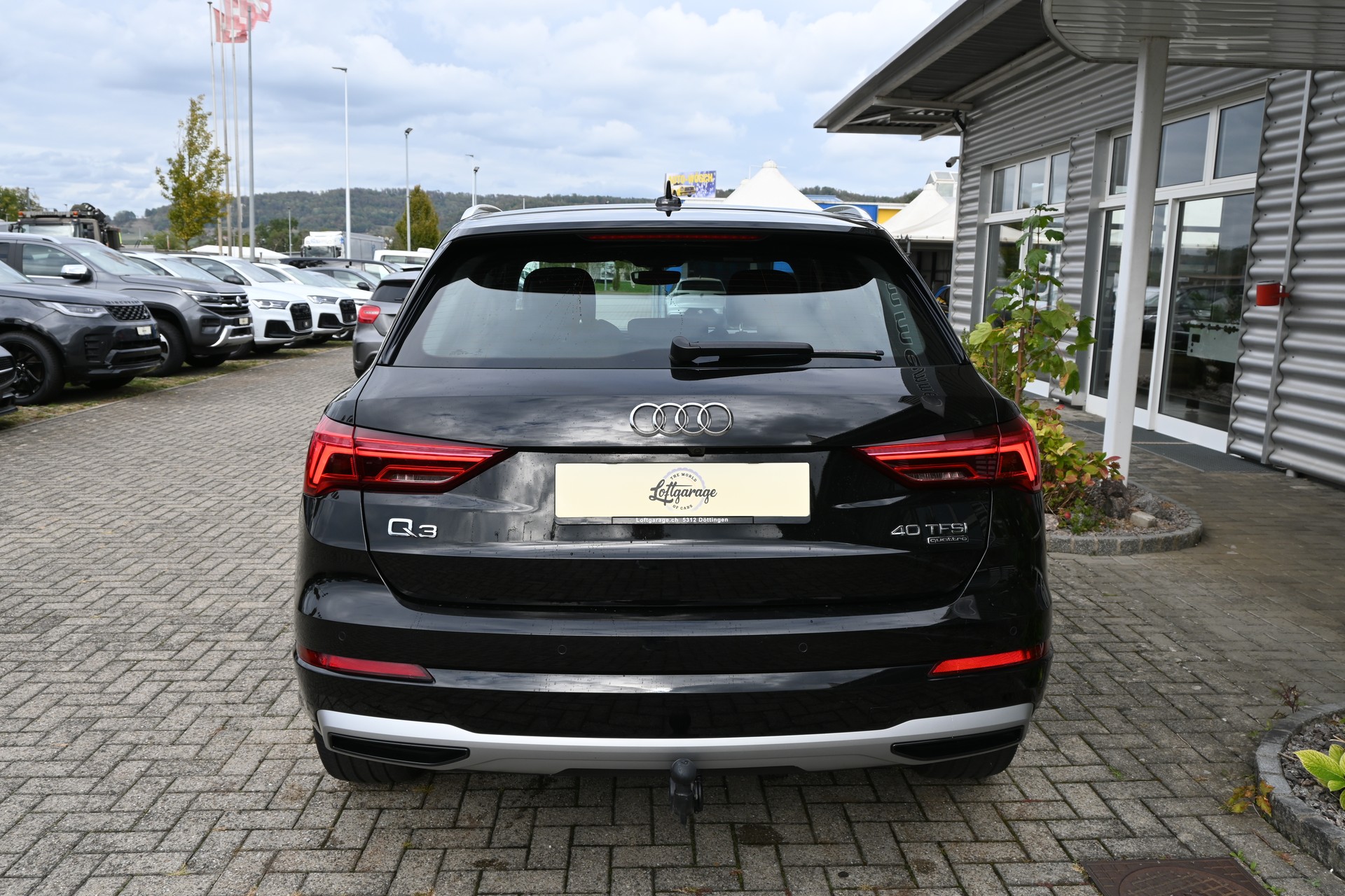 AUDI Q3 40 TFSI S line quattro S-tronic + AHK 2100kg-showroom-element-3