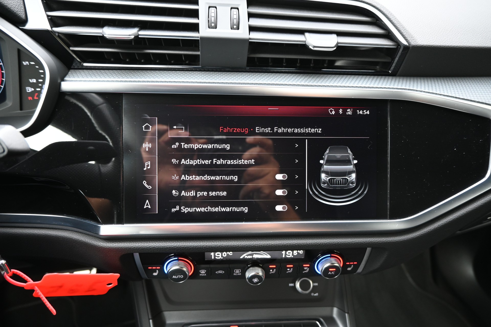 AUDI Q3 40 TFSI S line quattro S-tronic + AHK 2100kg-image-23