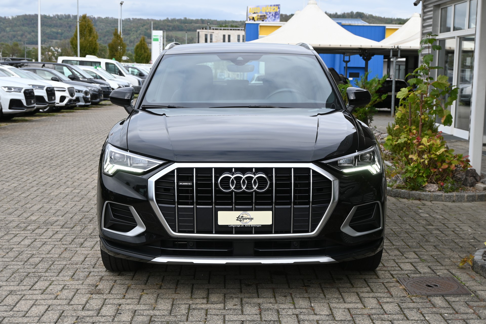 AUDI Q3 40 TFSI S line quattro S-tronic + AHK 2100kg-showroom-element-2
