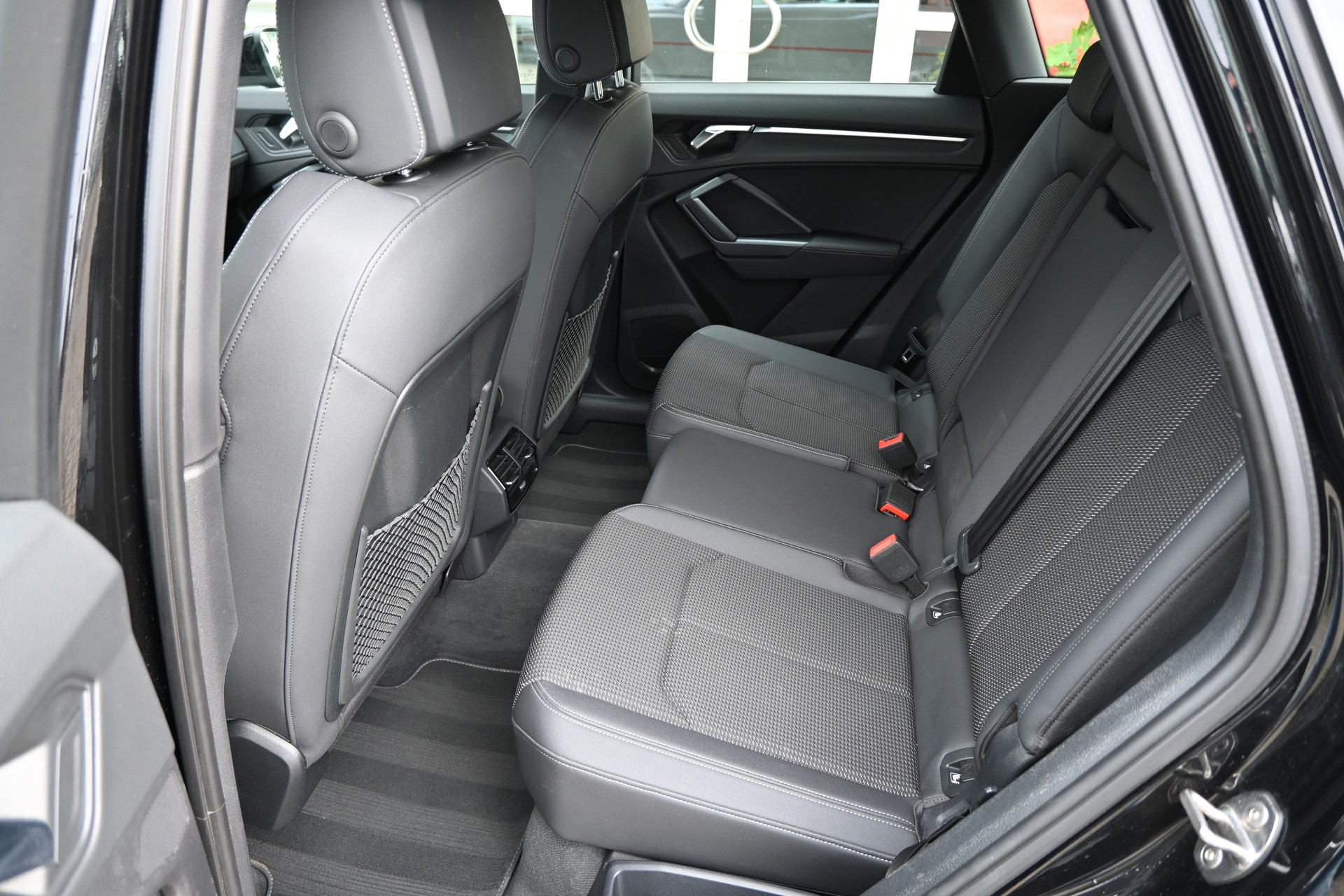 AUDI Q3 40 TFSI S line quattro S-tronic + AHK 2100kg-image-13