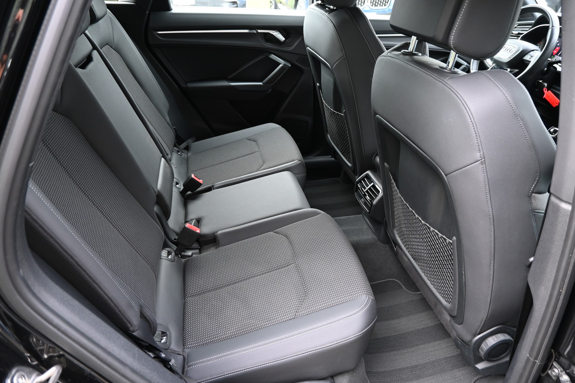 AUDI Q3 40 TFSI S line quattro S-tronic + AHK 2100kg-image-14