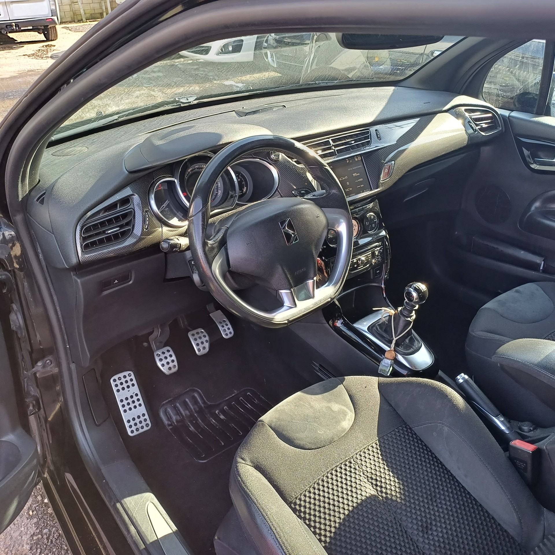 CITROEN DS3-image-8