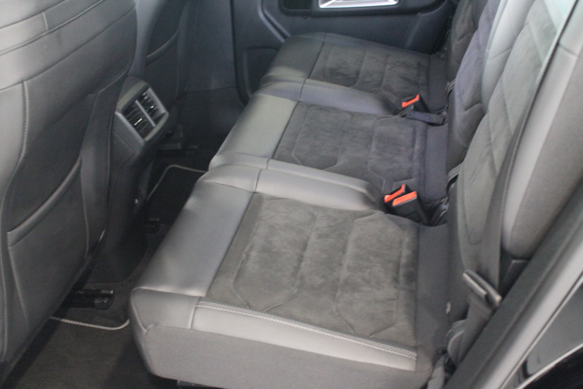 CITROEN C5 Aircross 1.6 PHEV Shine-image-13