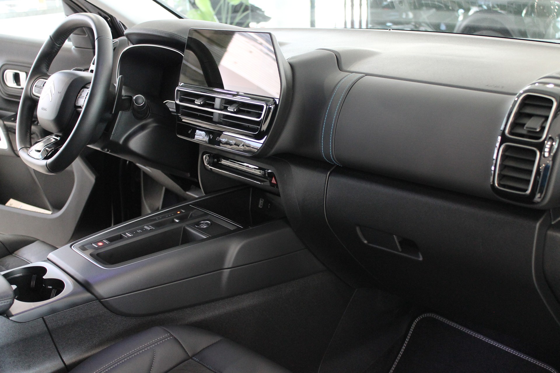 CITROEN C5 Aircross 1.6 PHEV Shine-image-8