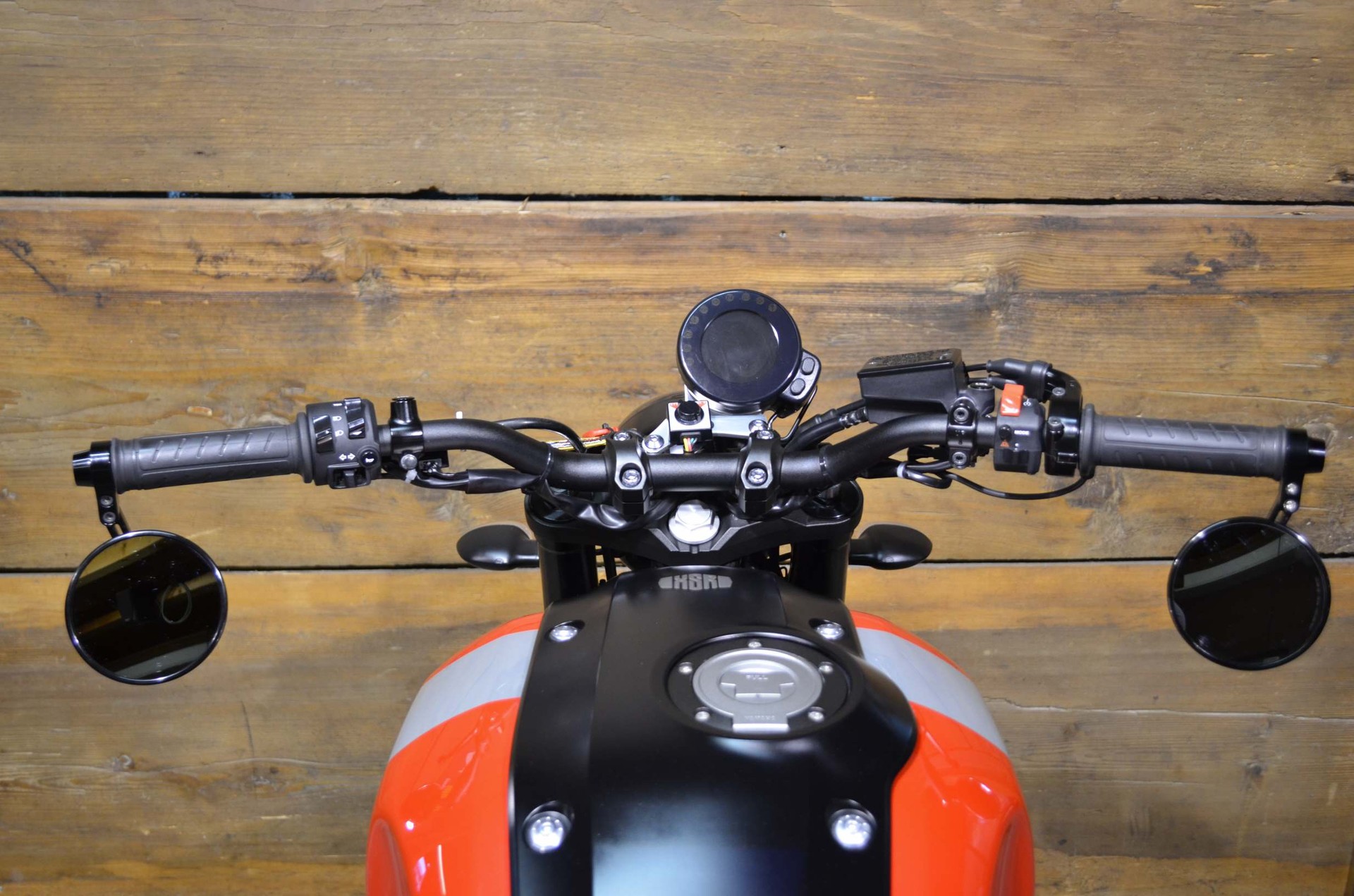 YAMAHA XSR 900 ABS-image-2