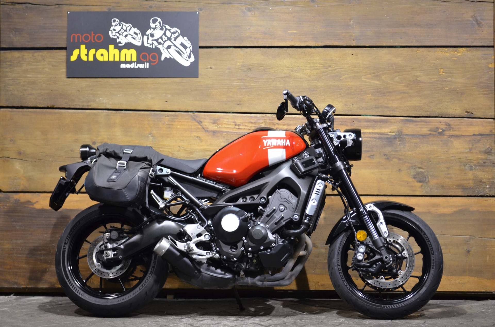 YAMAHA XSR 900 ABS-image-1