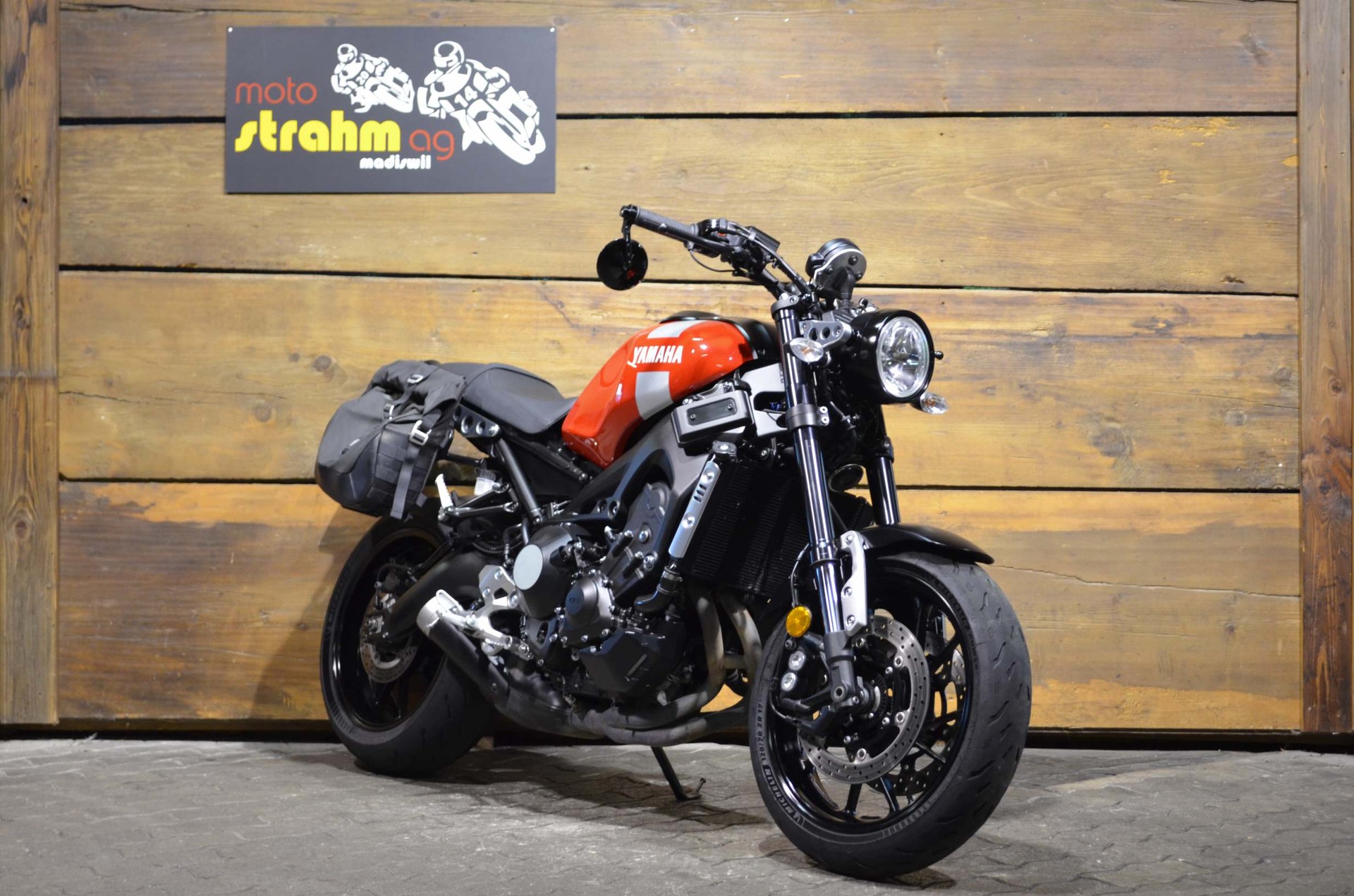 YAMAHA XSR 900 ABS-image-0