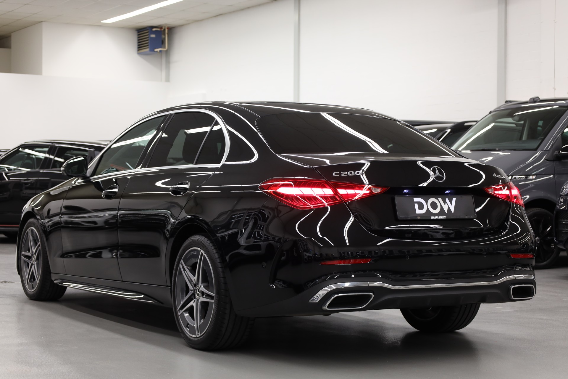 MERCEDES-BENZ C 200 AMG Line 4matic-image-4