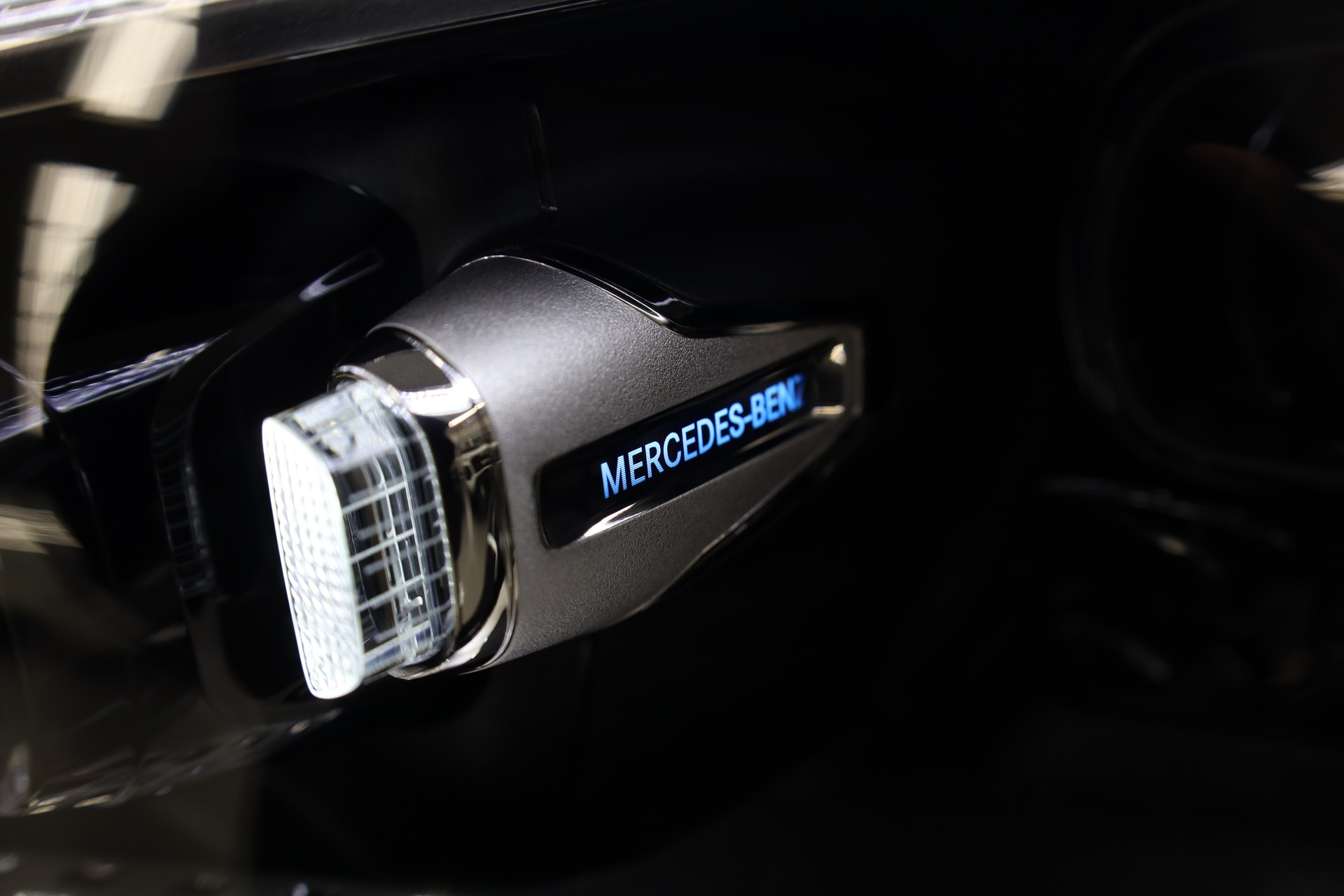MERCEDES-BENZ C 200 AMG Line 4matic-image-12