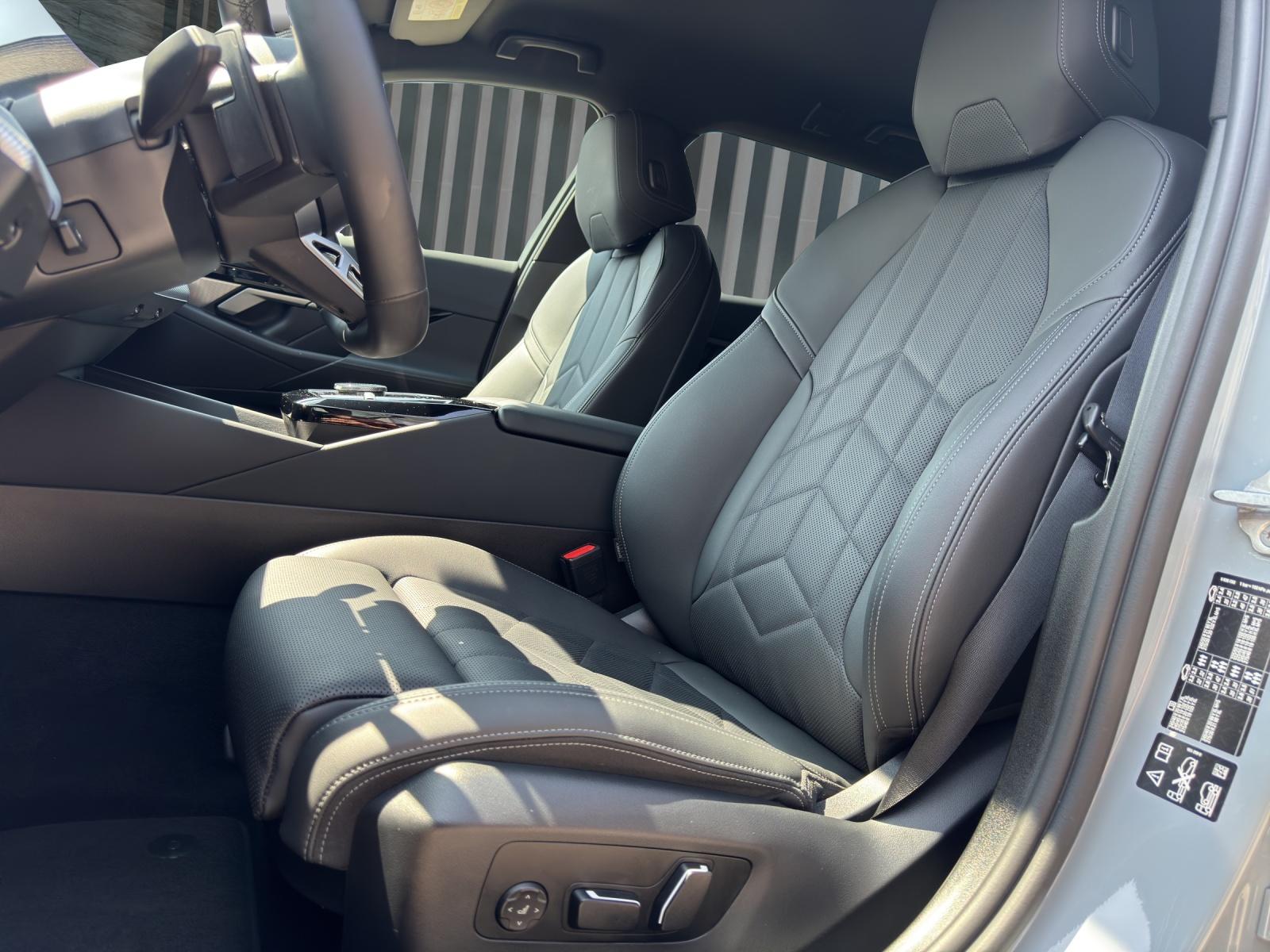 BMW 520d xDrive Touring M Sport-image-13