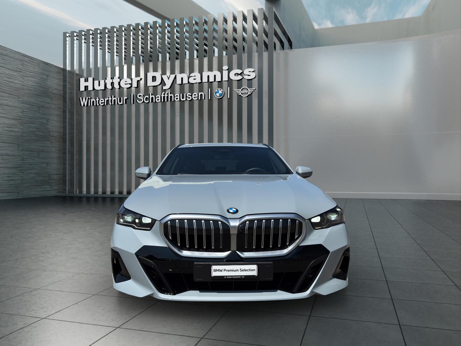 BMW 520d xDrive Touring M Sport-showroom-element-1