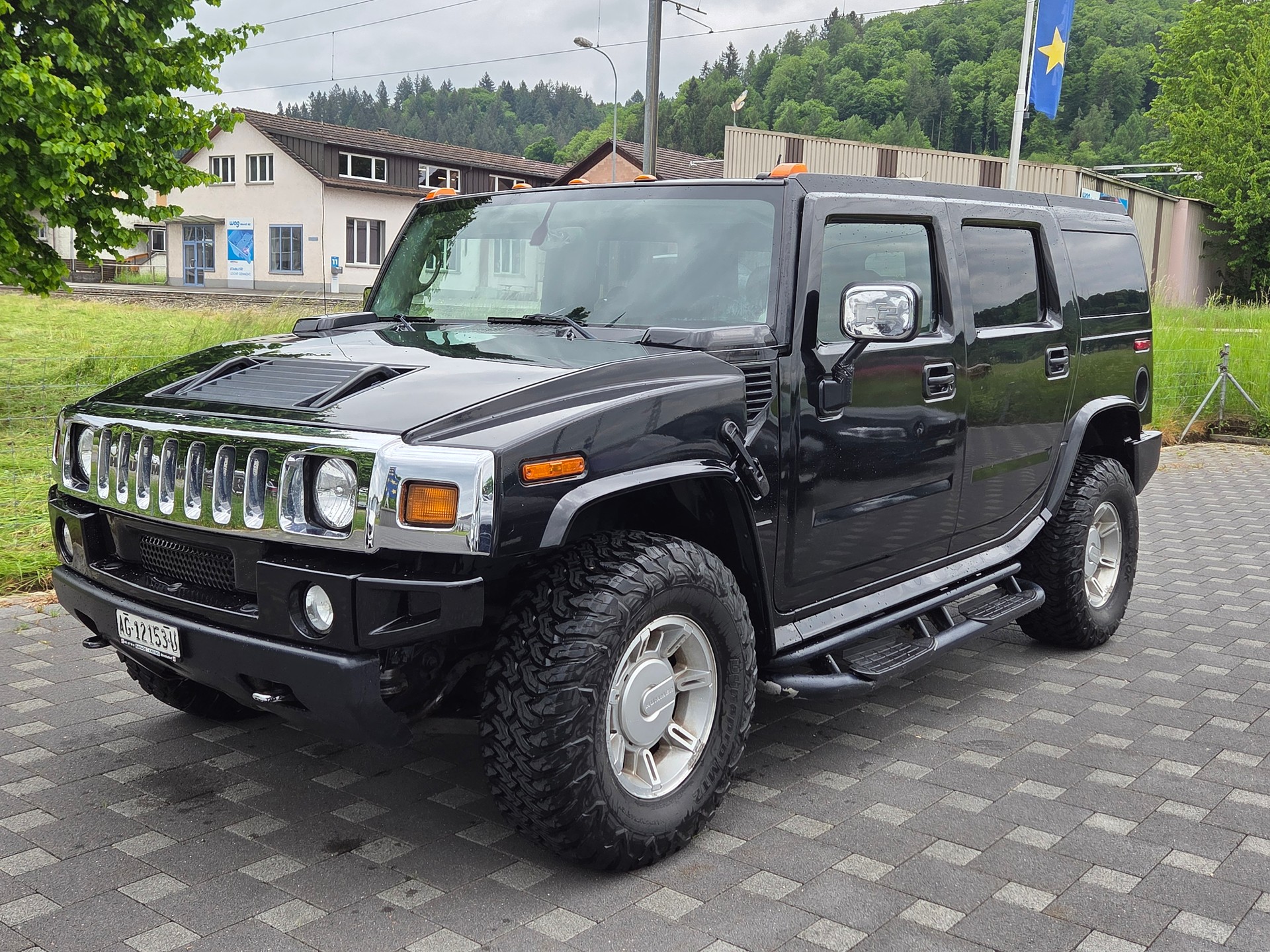 HUMMER H2 6.0 Luxury-showroom-element-2
