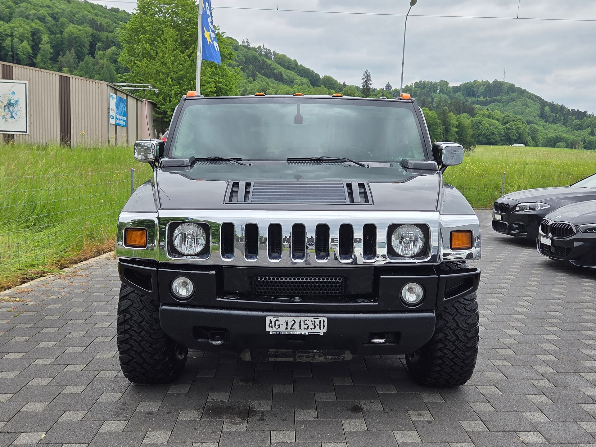 HUMMER H2 6.0 Luxury-showroom-element-1