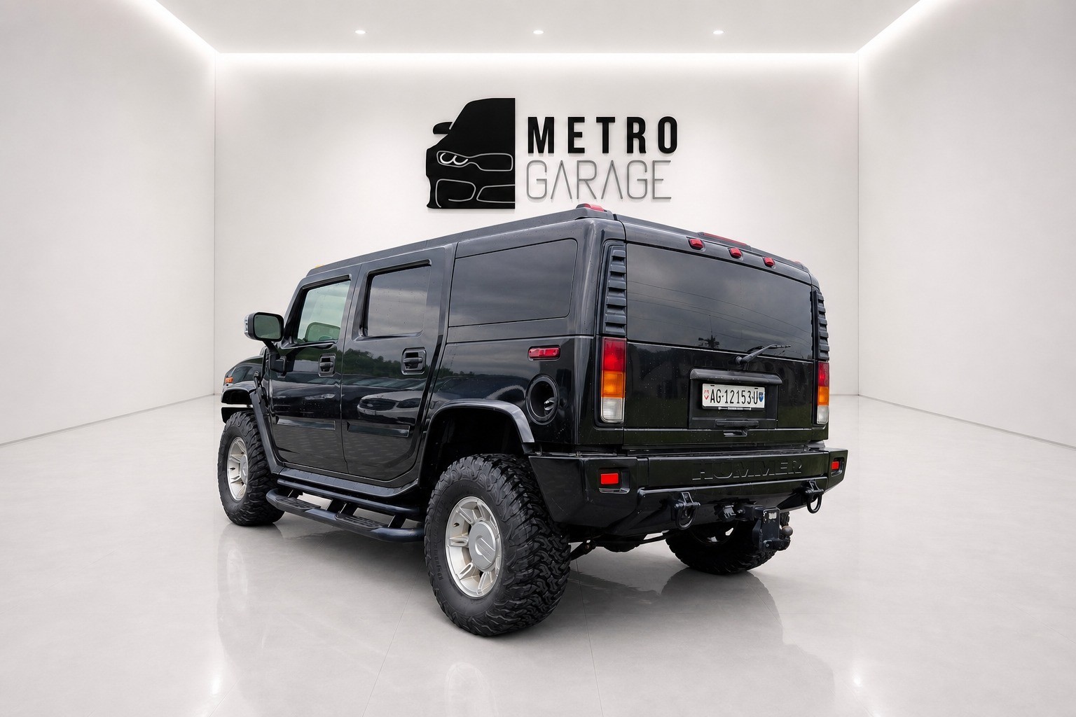 HUMMER H2 6.0 Luxury-showroom-element-2