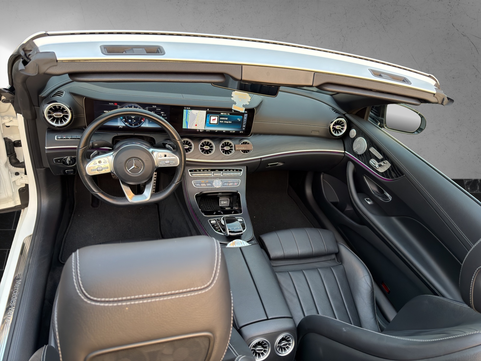 MERCEDES-BENZ E 200 Cabriolet AMG Line 9G-Tronic-image-12