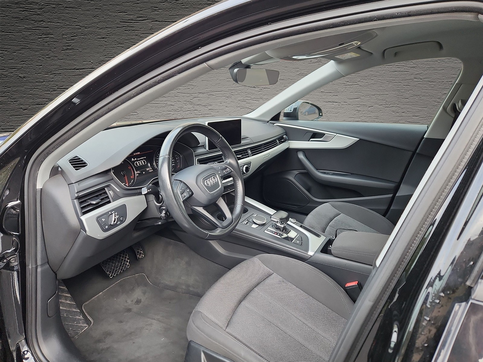 AUDI A4 Avant 2.0 TDI quattro S-tronic-image-5