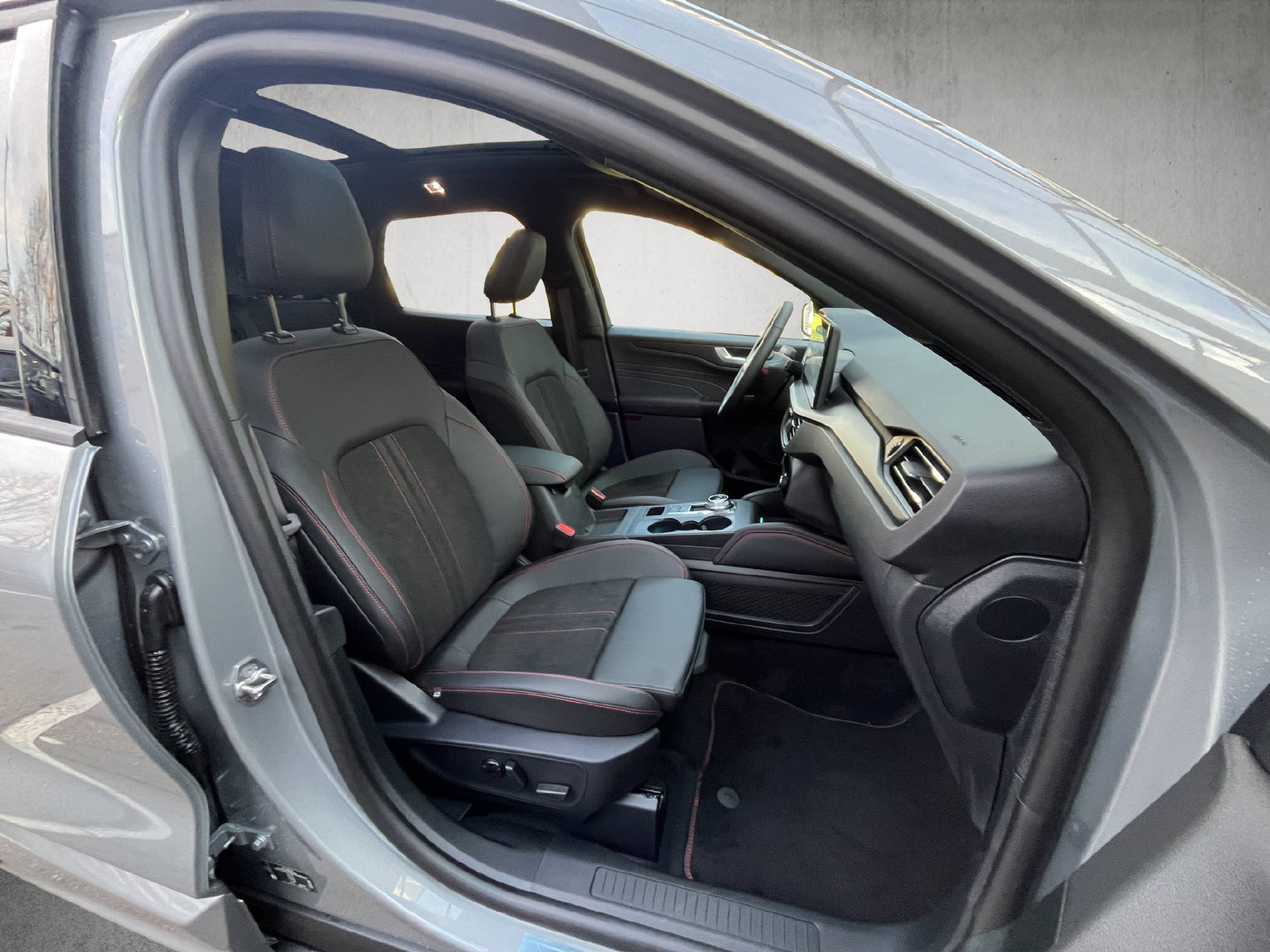 FORD Kuga 2.5 Hybrid ST-Line X 4x4-image-18