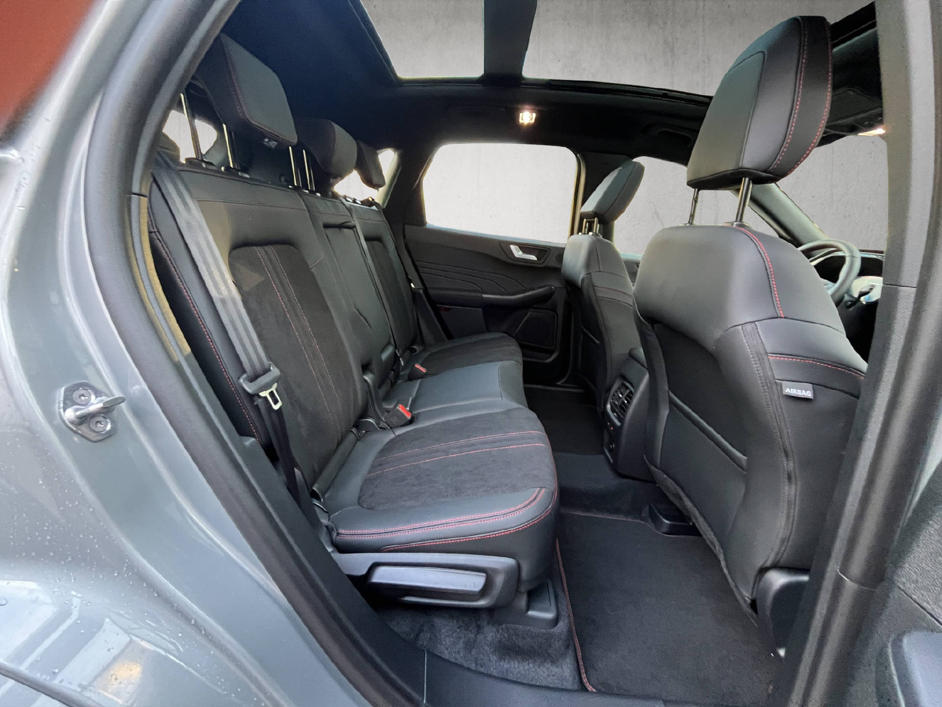 FORD Kuga 2.5 Hybrid ST-Line X 4x4-image-19