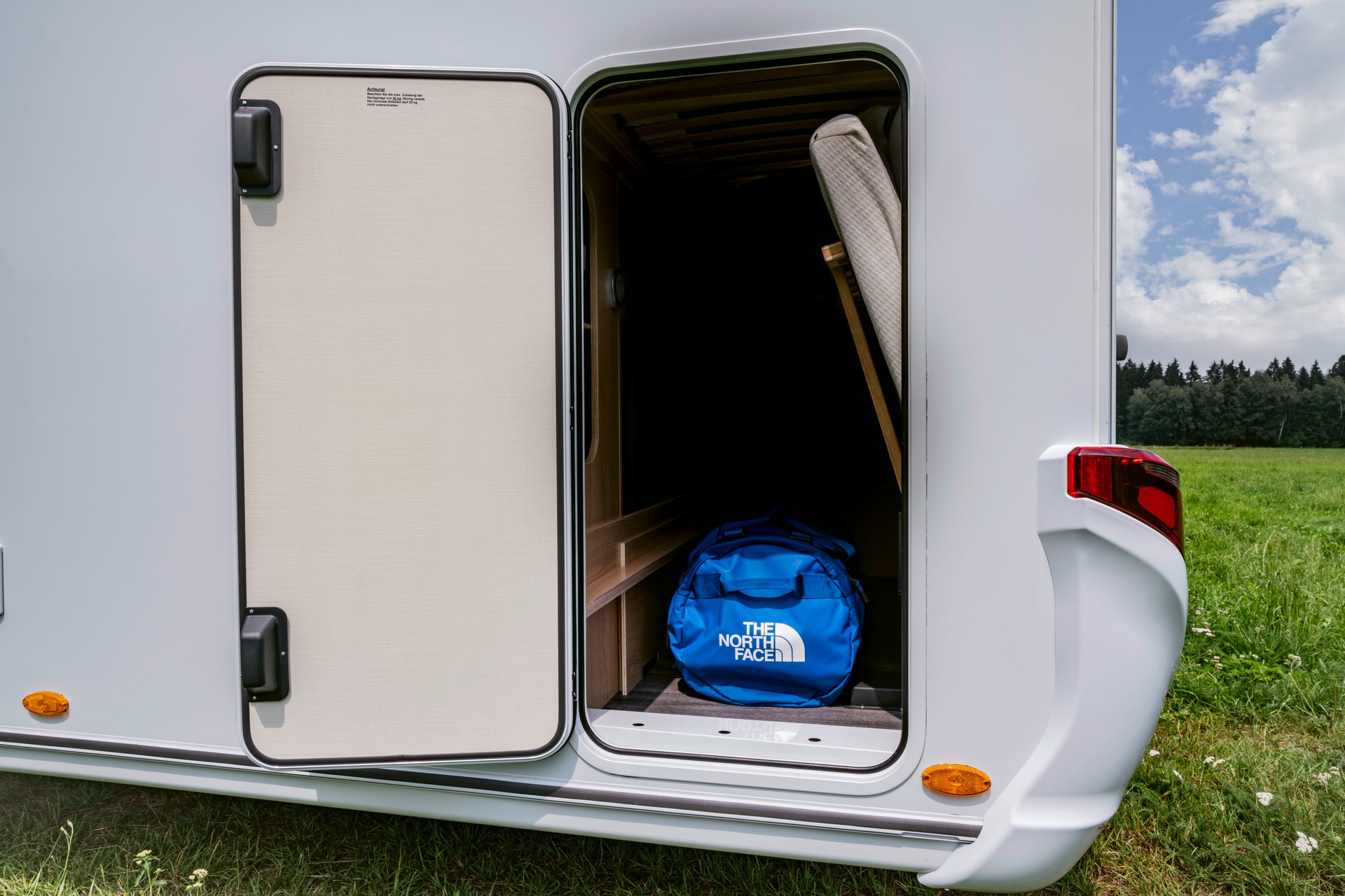 ERIBA Hymer Exciting 560 Family-Wohnwagen, 60 Edition inkl. Thule Rollmarkise + Mehrausstattung-image-12