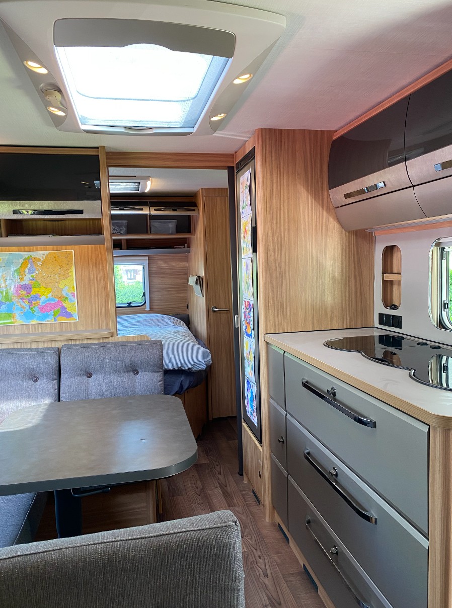 ERIBA Hymer Exciting 560 Family-Wohnwagen, 60 Edition inkl. Thule Rollmarkise + Mehrausstattung-image-11