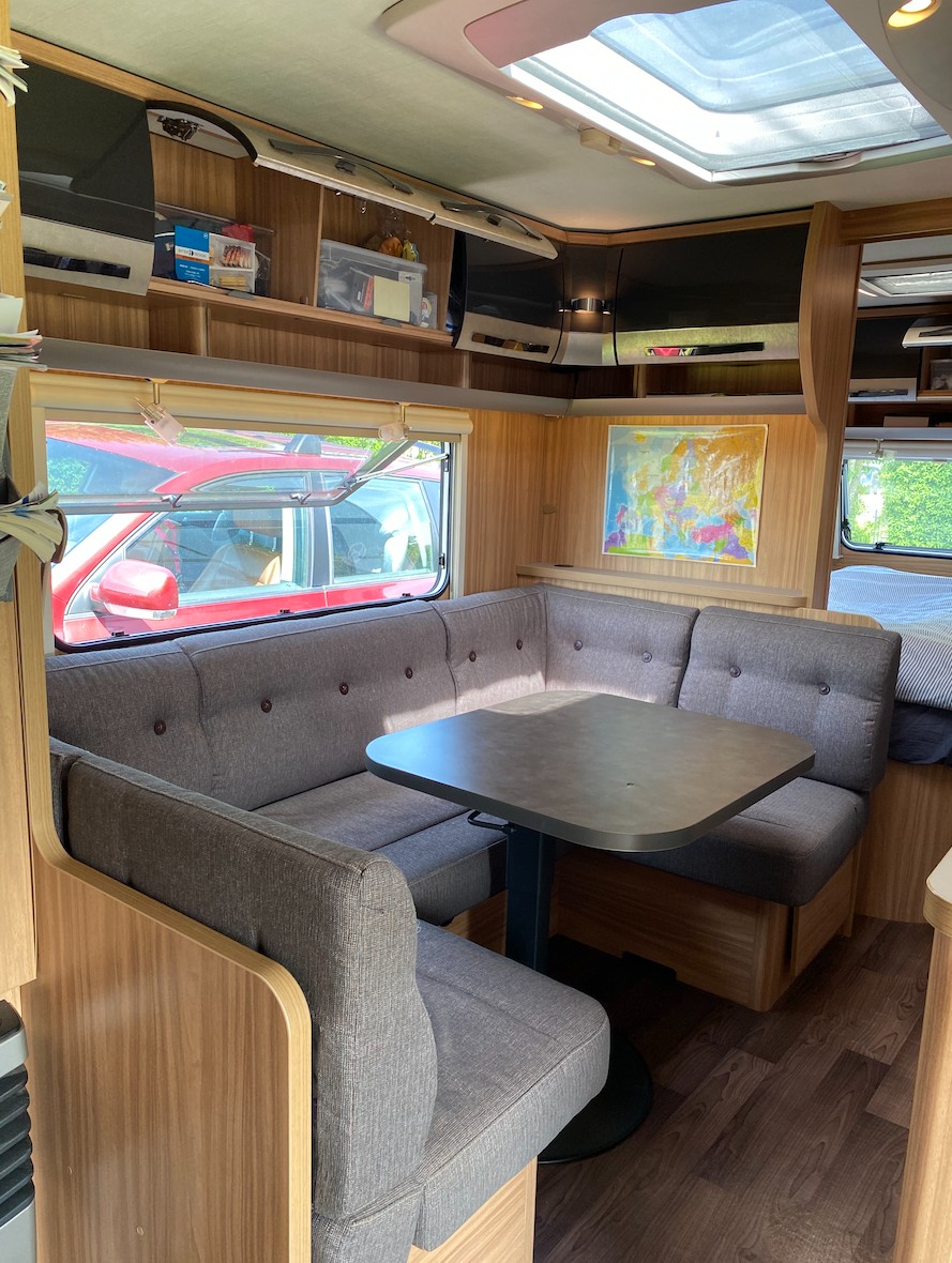 ERIBA Hymer Exciting 560 Family-Wohnwagen, 60 Edition inkl. Thule Rollmarkise + Mehrausstattung-image-2