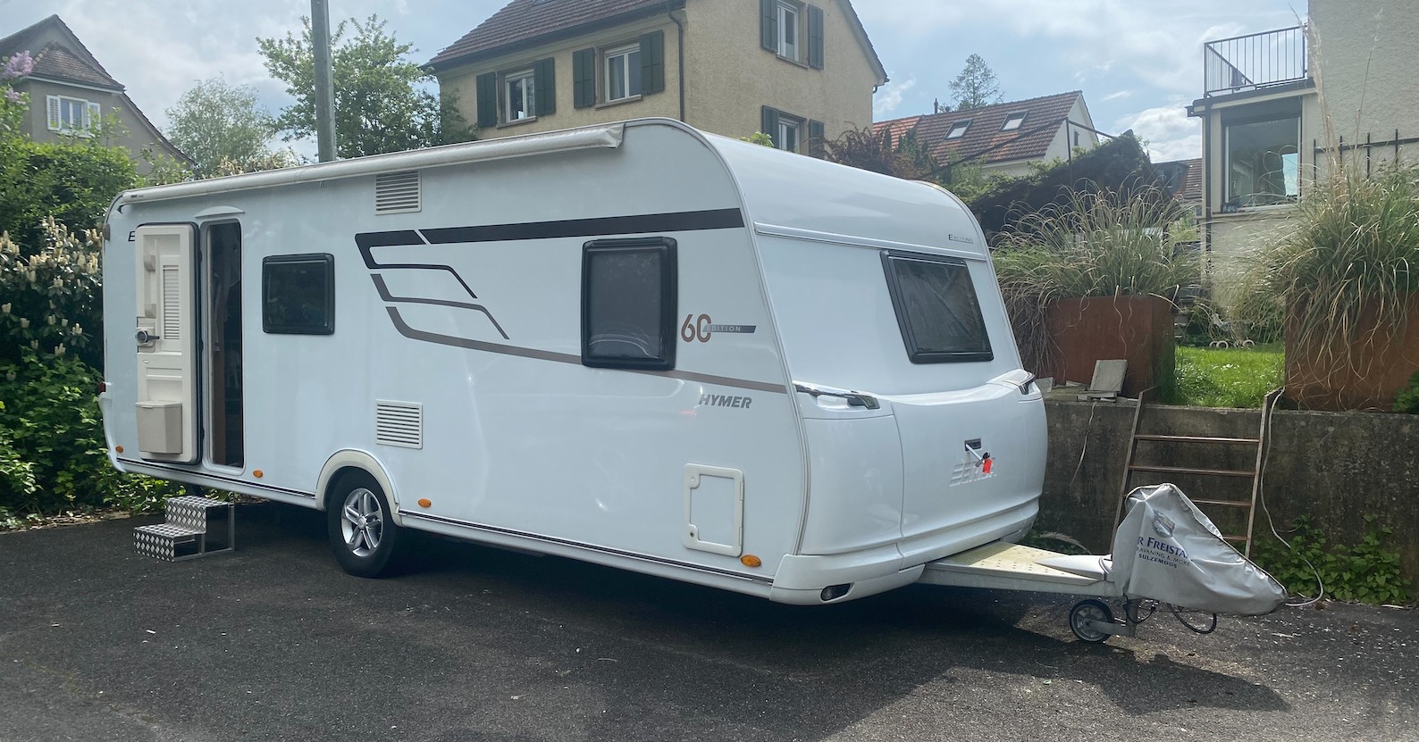 ERIBA Hymer Exciting 560 Family-Wohnwagen, 60 Edition inkl. Thule Rollmarkise + Mehrausstattung