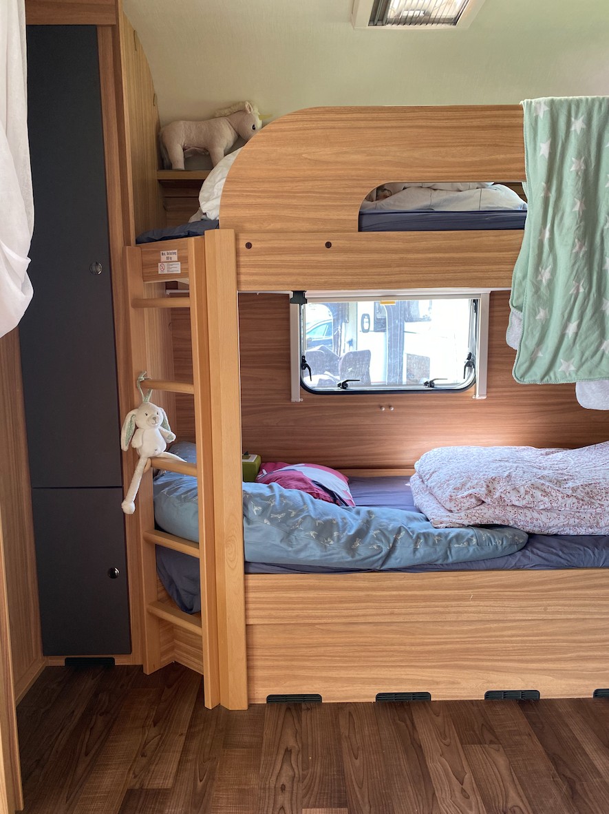 ERIBA Hymer Exciting 560 Family-Wohnwagen, 60 Edition inkl. Thule Rollmarkise + Mehrausstattung-image-8