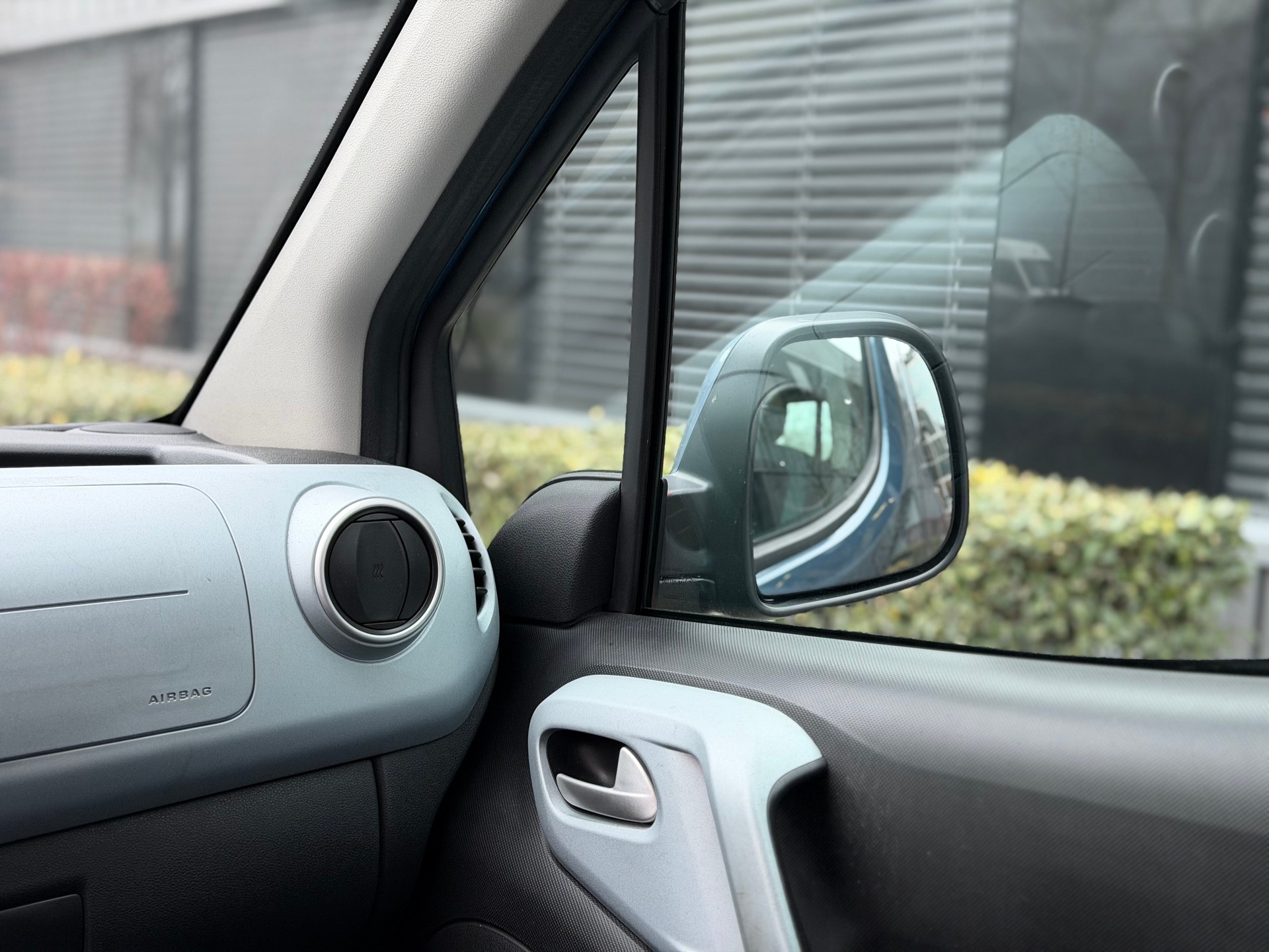 CITROEN Berlingo 1.6 e-HDi Séduction EGS6-image-10