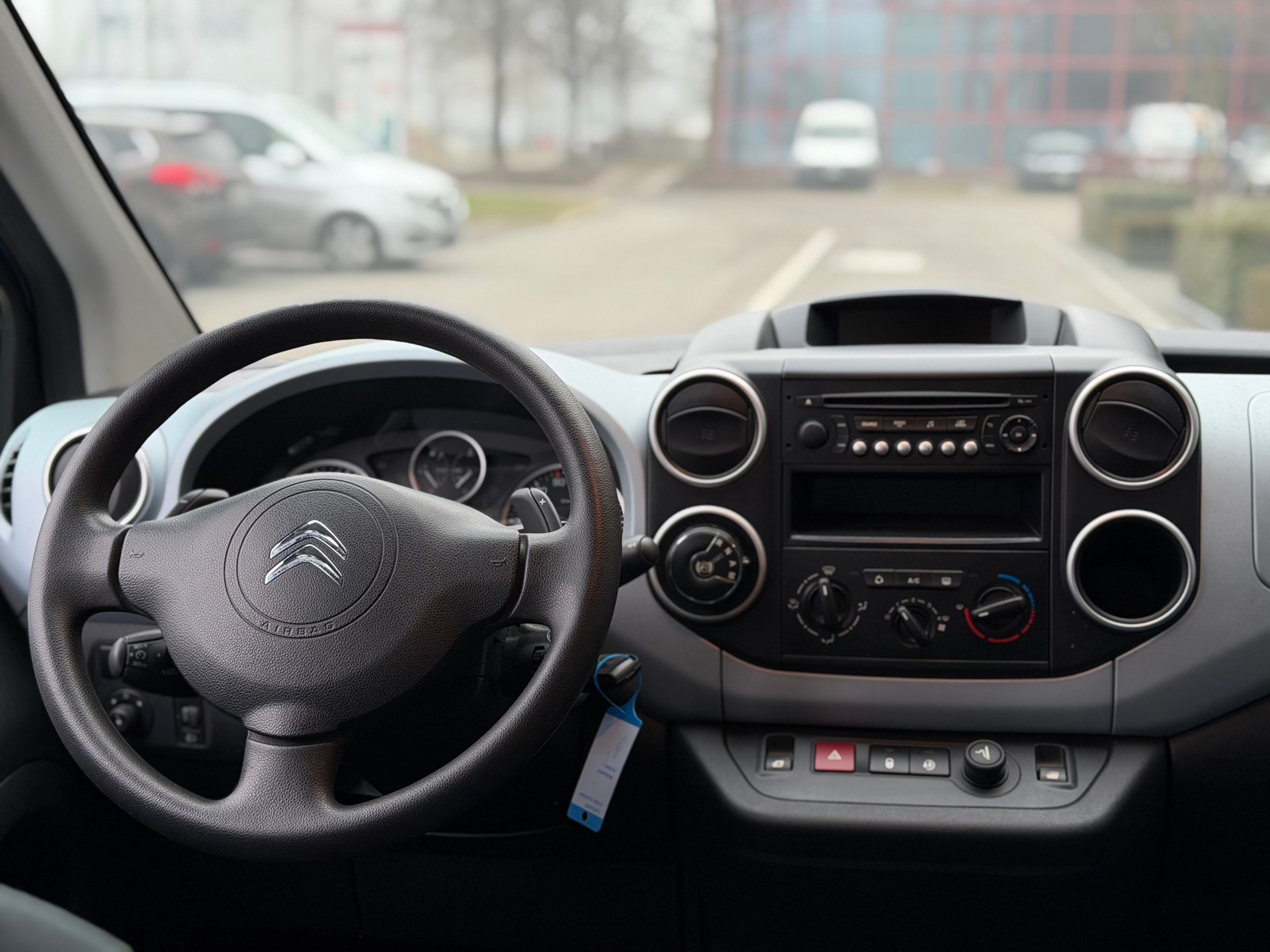 CITROEN Berlingo 1.6 e-HDi Séduction EGS6-image-8