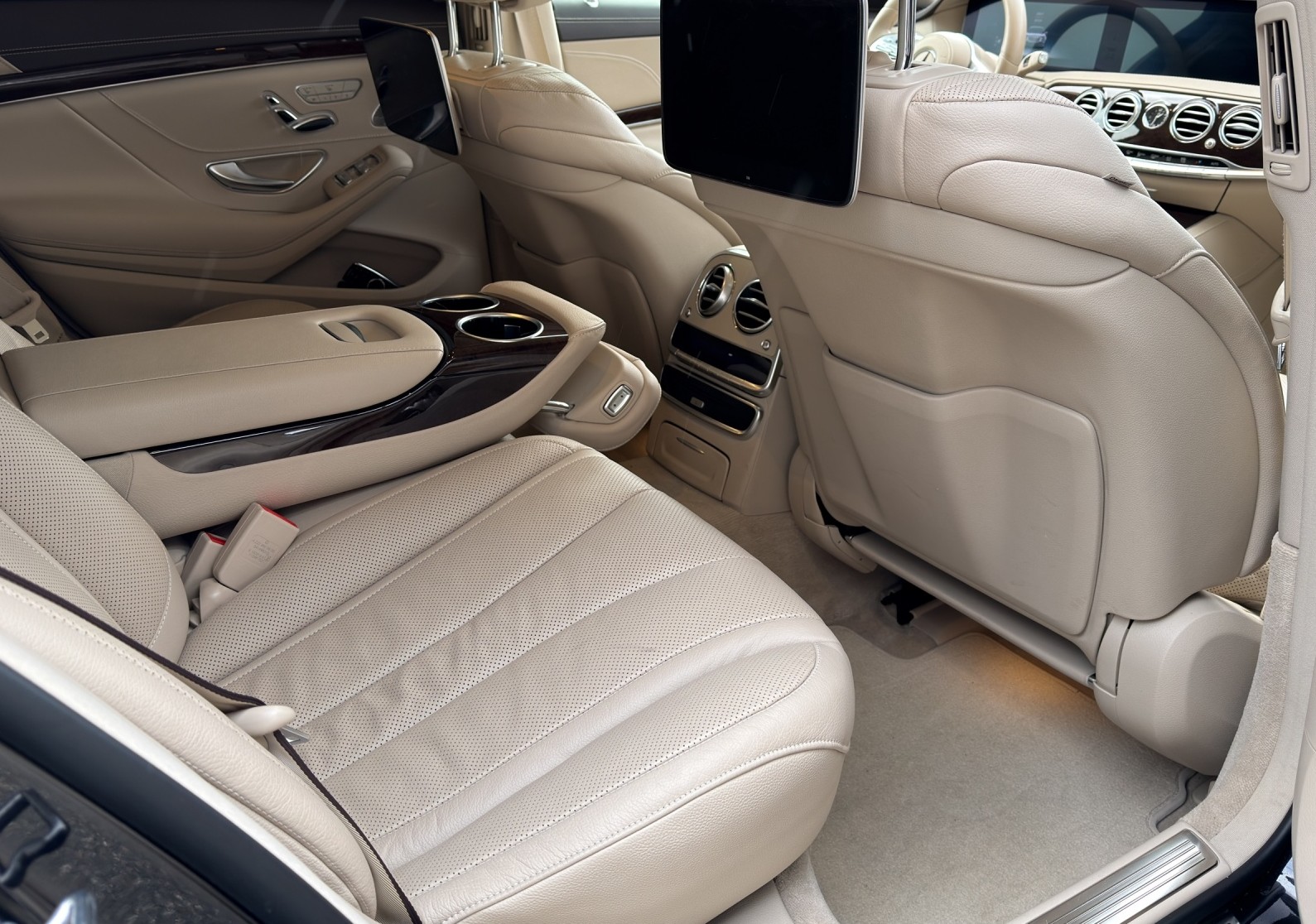 MERCEDES-BENZ S 560 L 4Matic 9G-Tronic-image-29