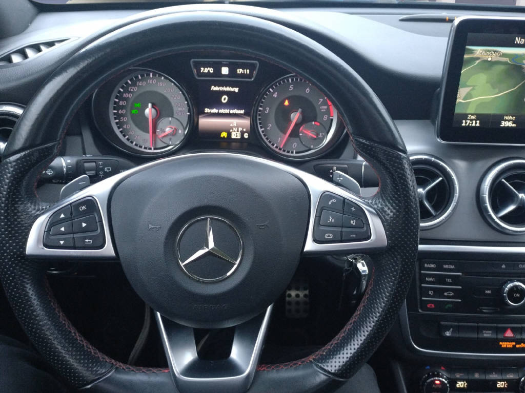 MERCEDES-BENZ CLA 250 AMG Line Shooting Brake-image-13