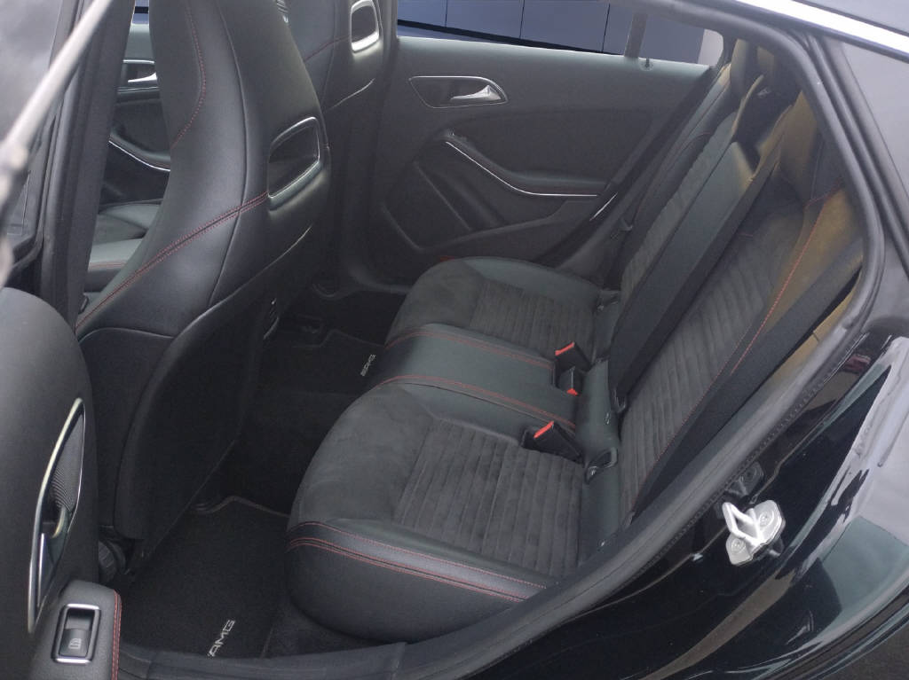 MERCEDES-BENZ CLA 250 AMG Line Shooting Brake-image-10