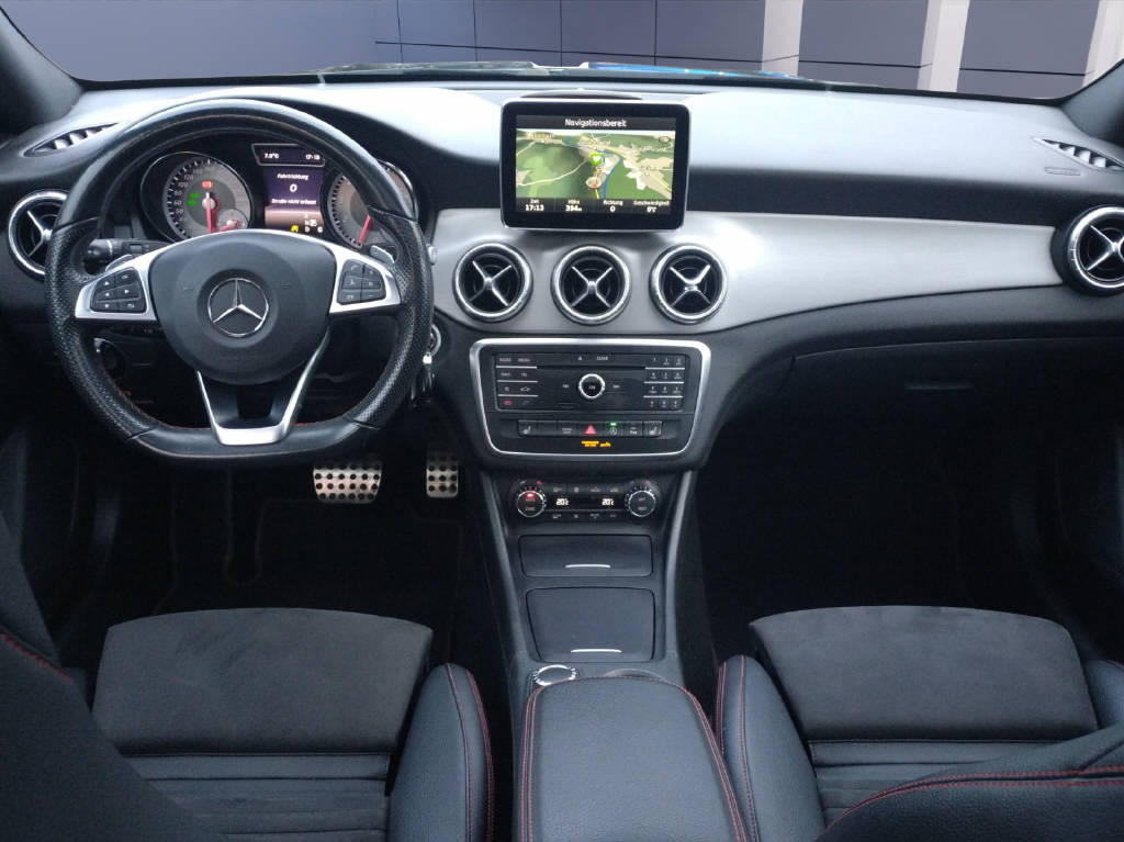 MERCEDES-BENZ CLA 250 AMG Line Shooting Brake-image-11