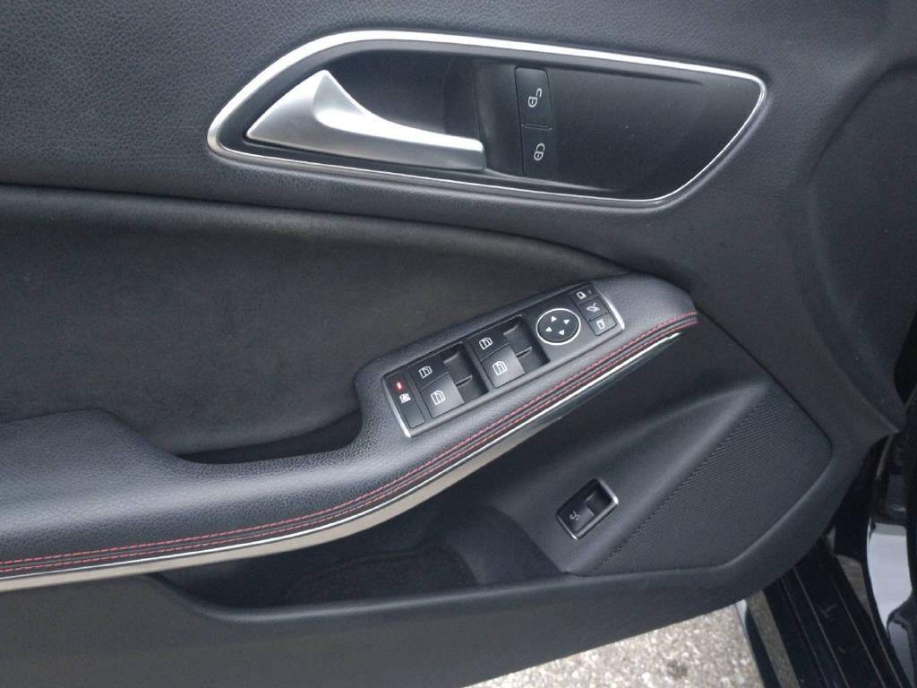 MERCEDES-BENZ CLA 250 AMG Line Shooting Brake-image-19