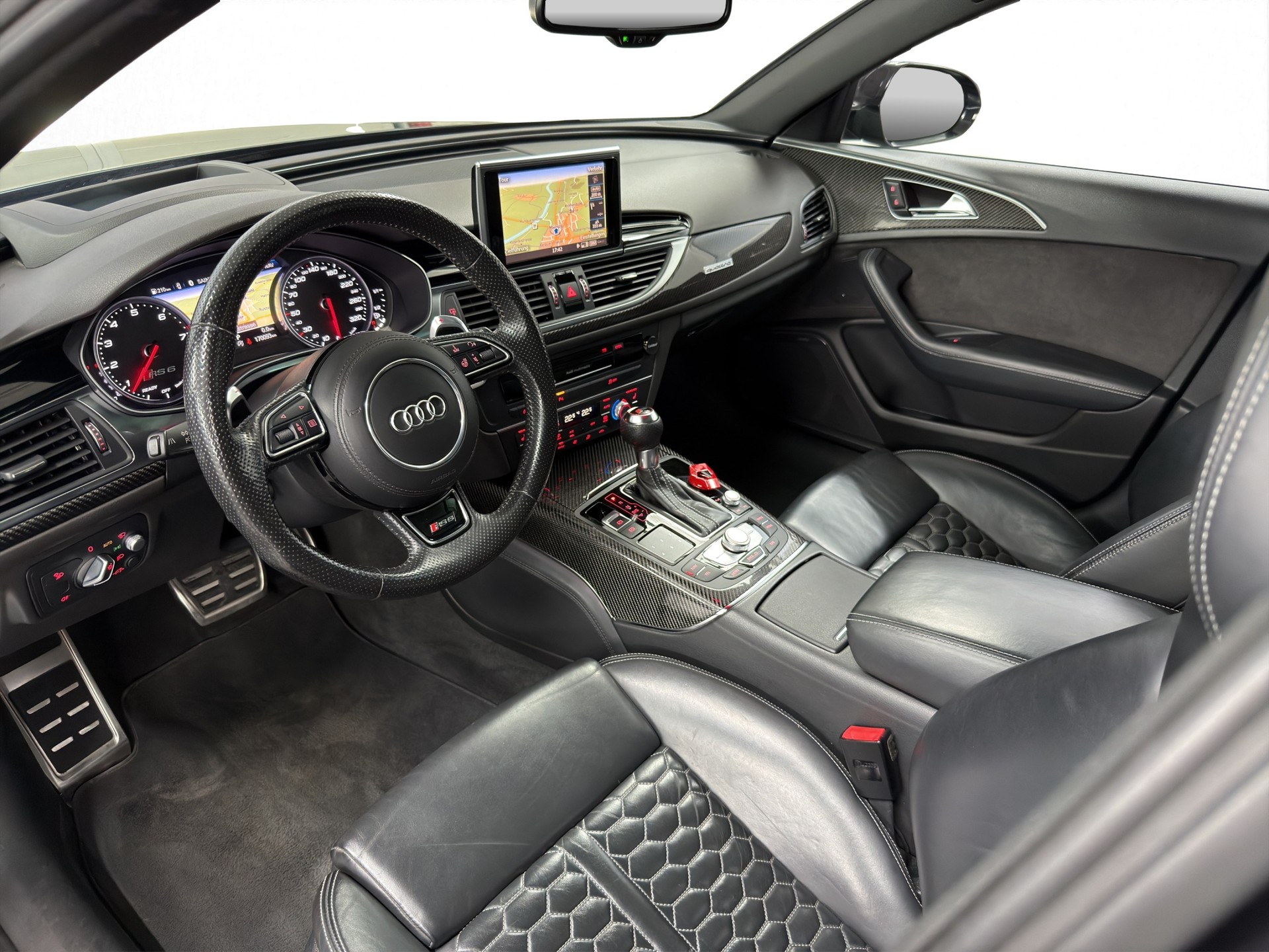 AUDI RS6 Avant 4.0 TFSI V8 performance quattro-image-16