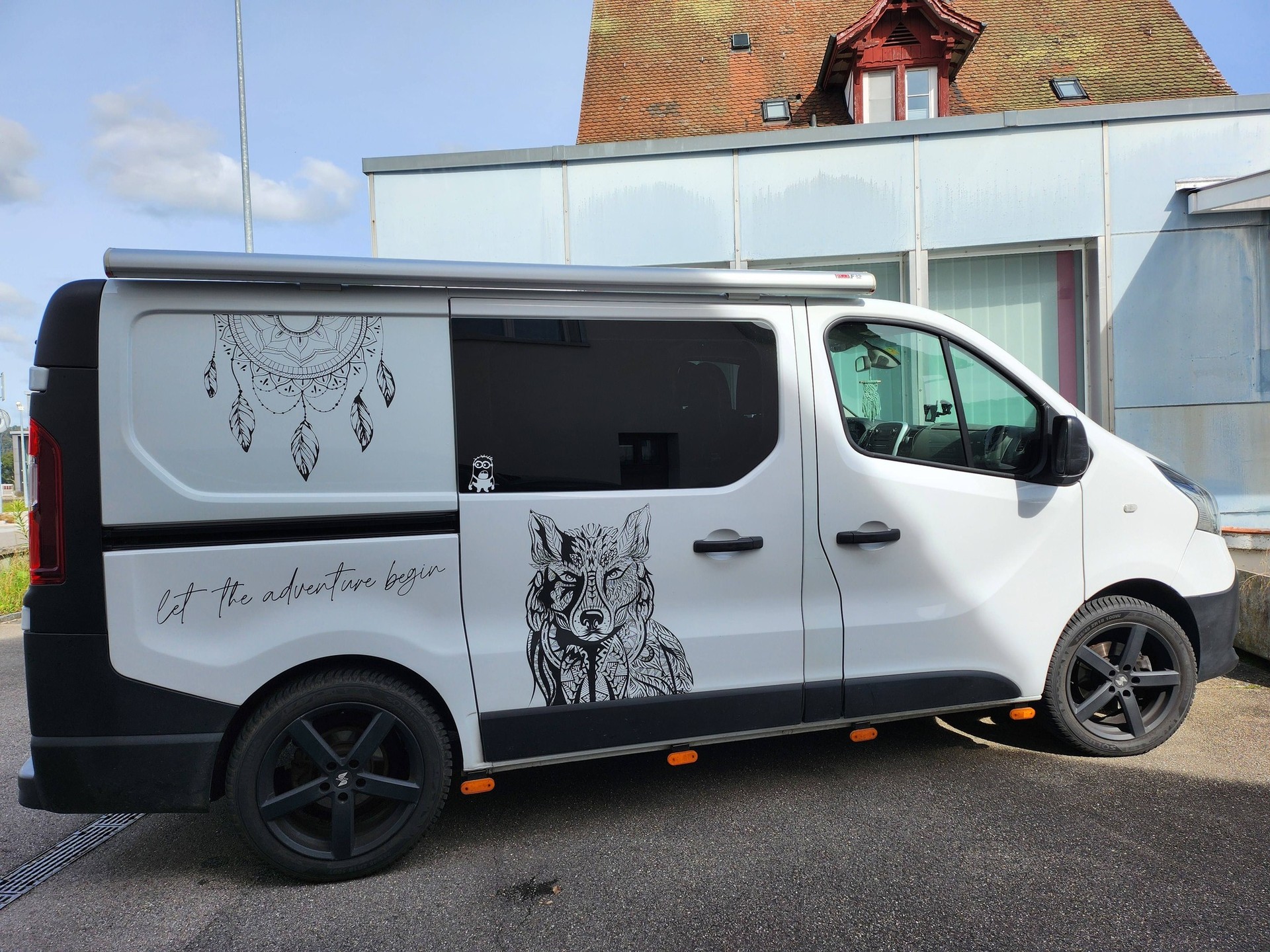 RENAULT TRAFIC-image-1