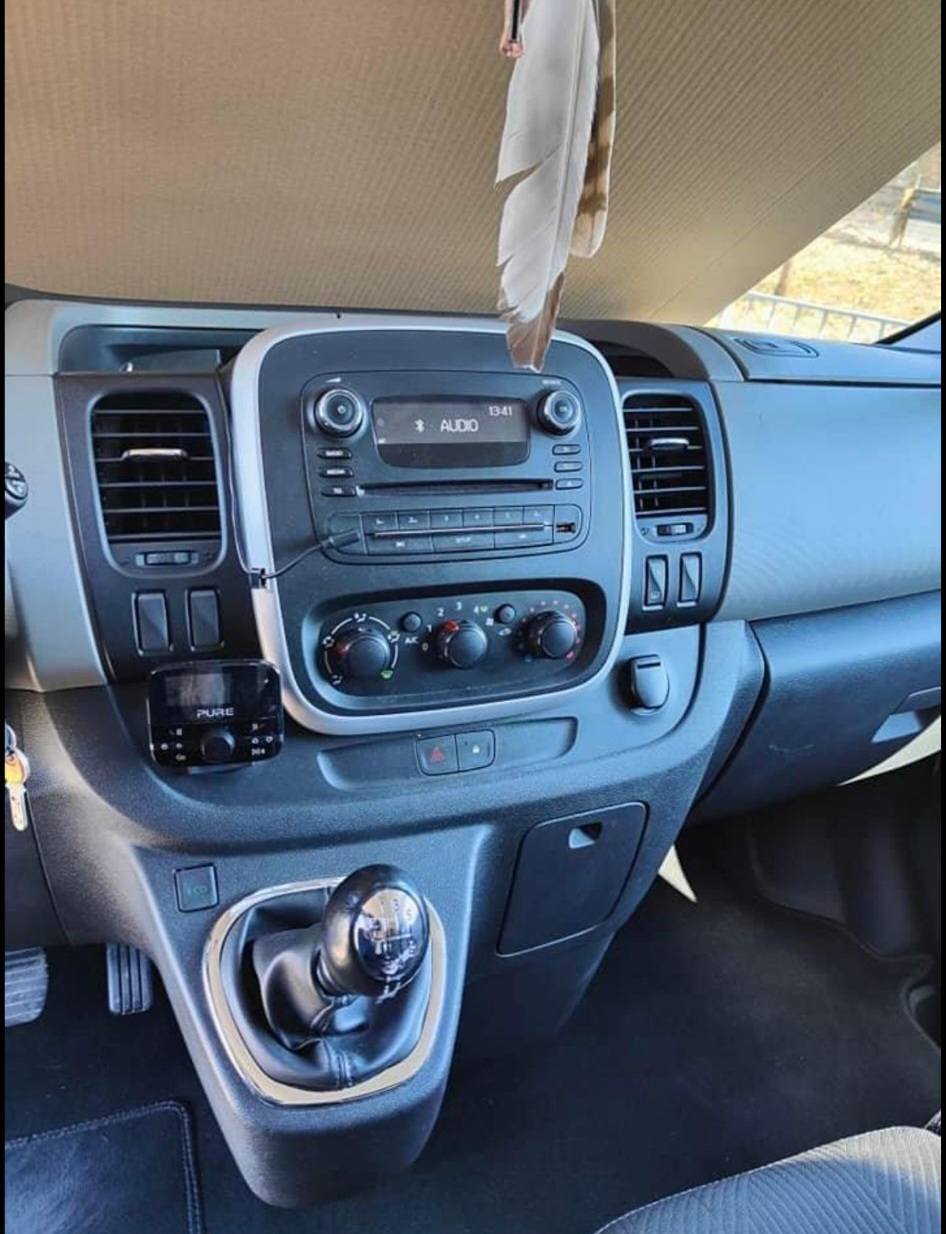 RENAULT TRAFIC-image-11