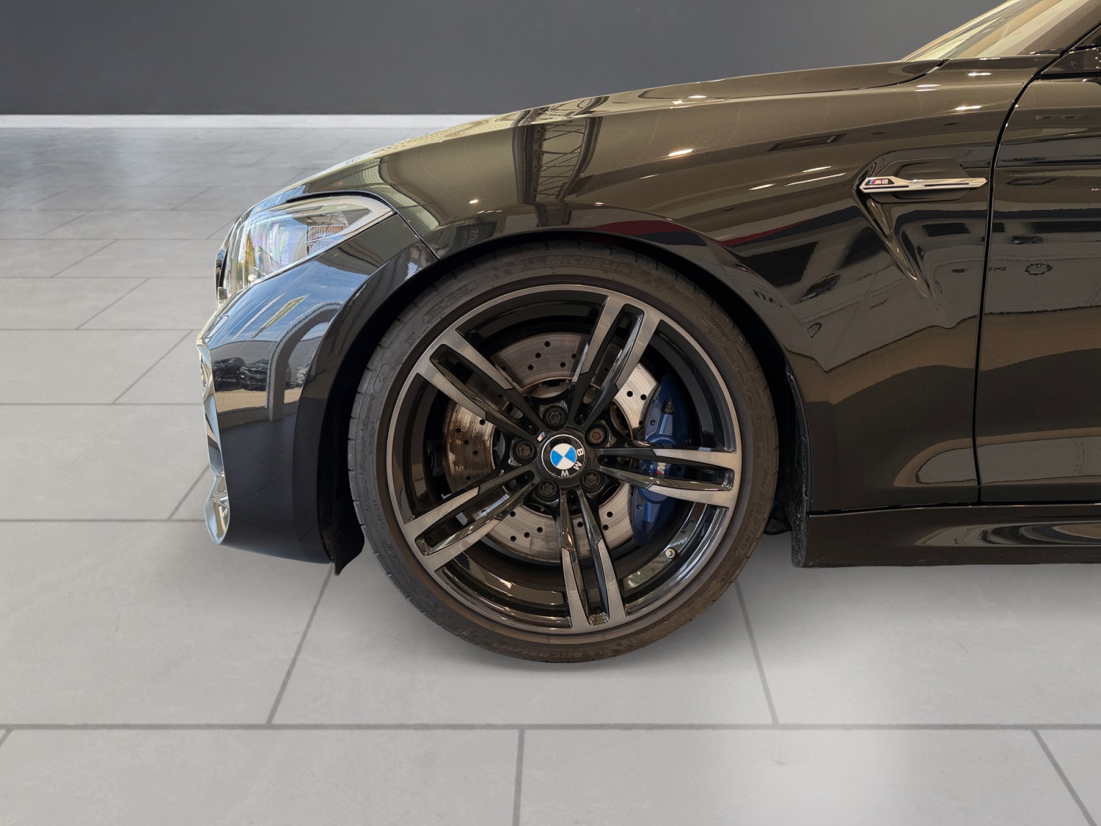 BMW M2 Drivelogic-showroom-element-3